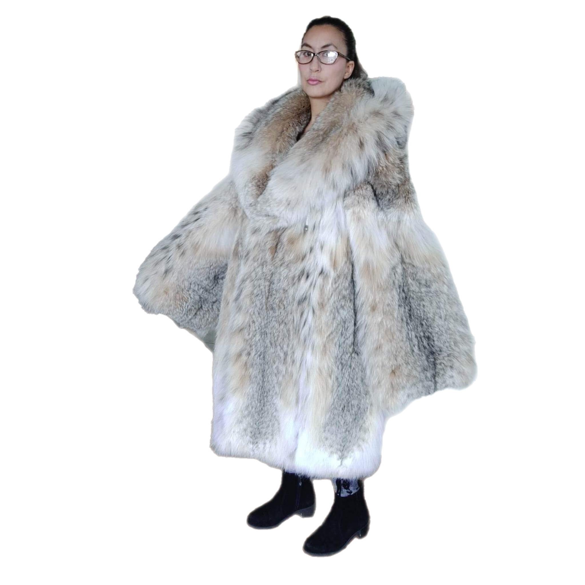 Gray lightweight Canadian lynx fur coat with detachable hood size 12/L For Sale
