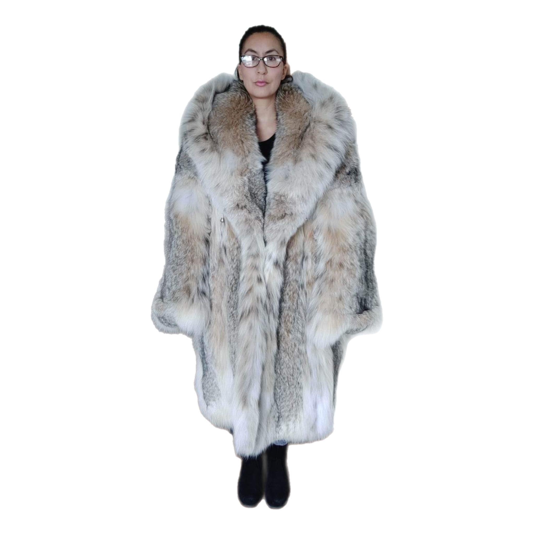 lightweight Canadian lynx fur coat with detachable hood size 12/L In New Condition For Sale In Montreal, Quebec