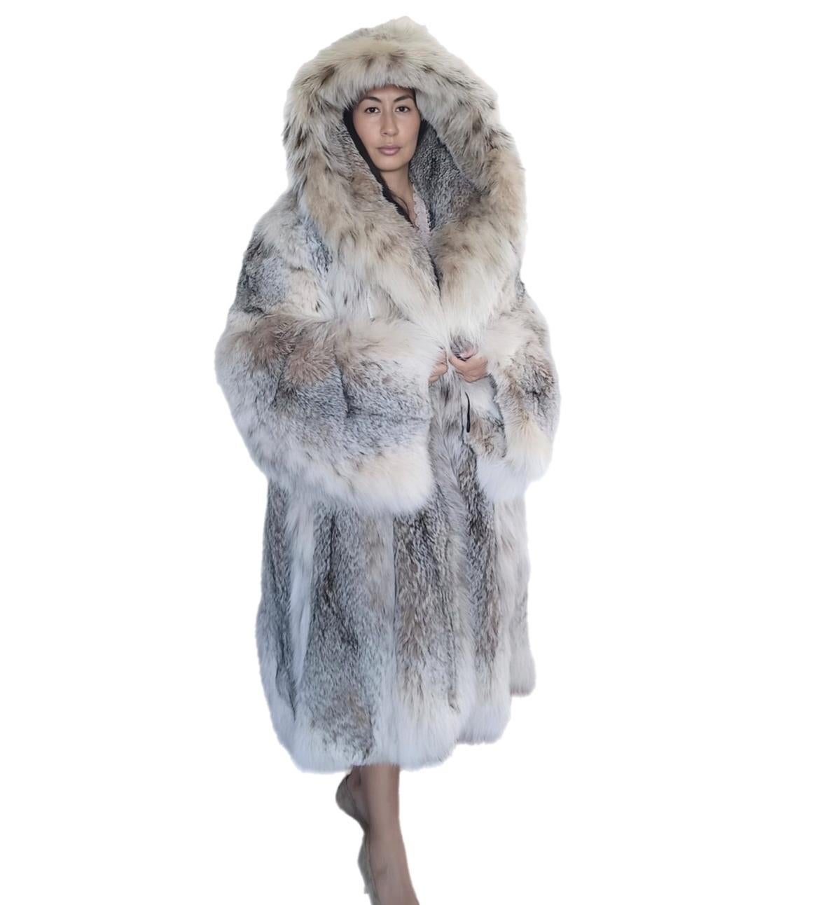 DESCRIPTION : Brand new Canadian lynx fur coat with detachable hood size 24 XXL

Huge portrait collar, straight sleeves, integraded belt, double fur hood, supple skins, beautiful fresh fur, european german clasps for closure, too slit pockets, nice