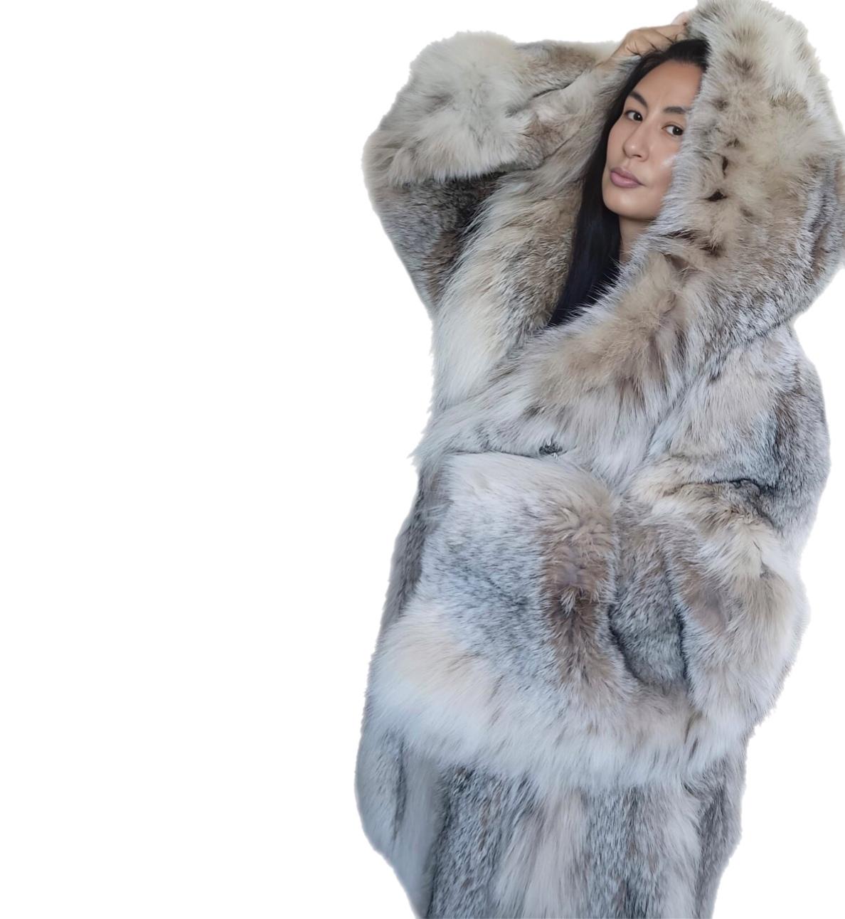 Brand new lightweight Canadian lynx fur coat with detachable hood size 24 XXL In New Condition For Sale In Montreal, Quebec