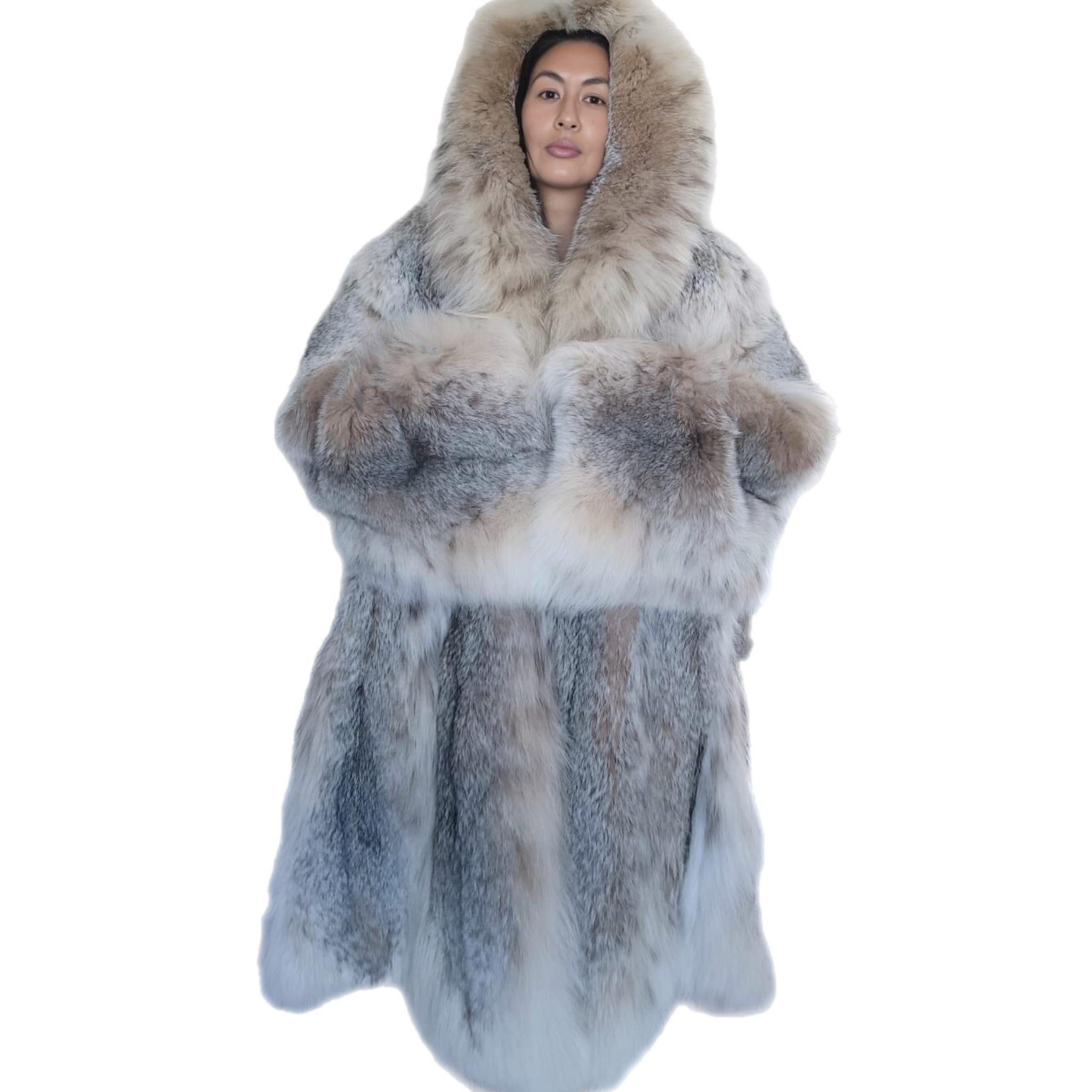 Women's Brand new lightweight Canadian lynx fur coat with detachable hood size 24 XXL For Sale