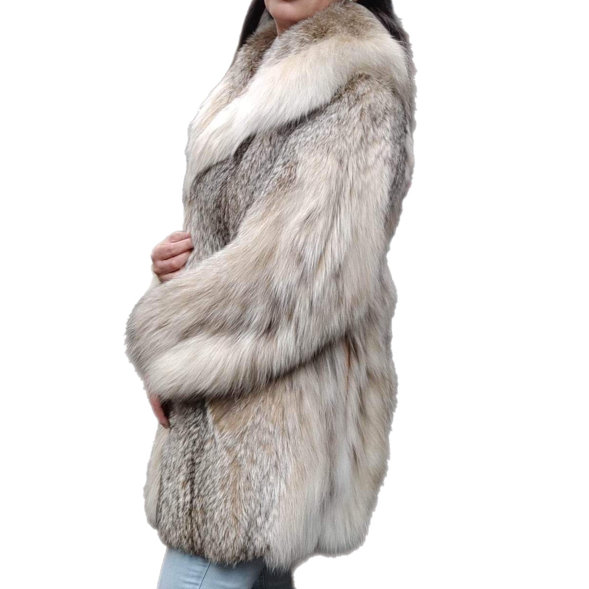 Brand new lightweight lynx fur coat size 10 In New Condition For Sale In Montreal, Quebec