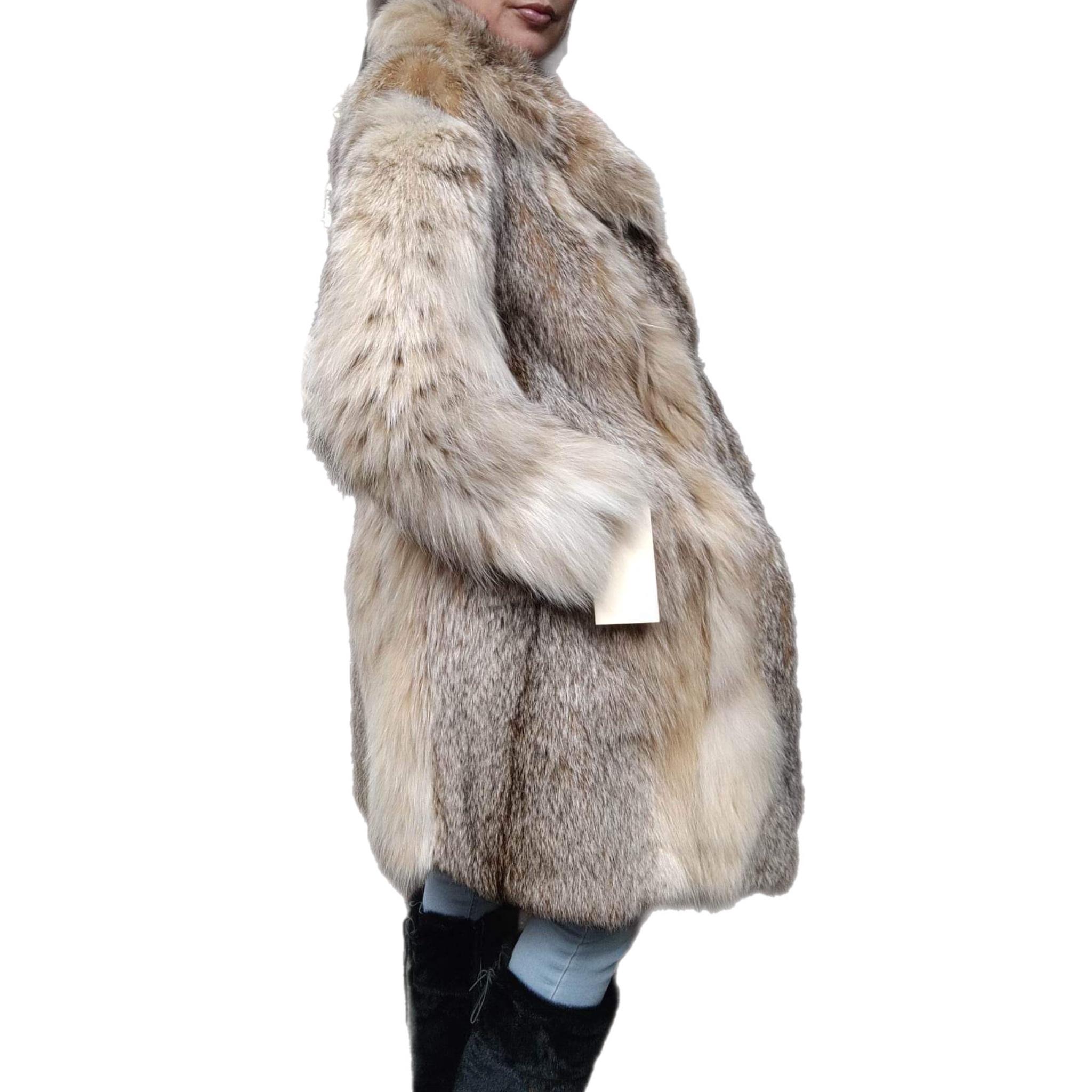 DESCRIPTION : Brand new Canadian lynx fur coat size 8 S
Stock 402

Tailored collar, straight sleeves, supple skins, beautiful fresh fur, european german clasps for closure, too slit pockets, nice big full pelts skins in new equisite