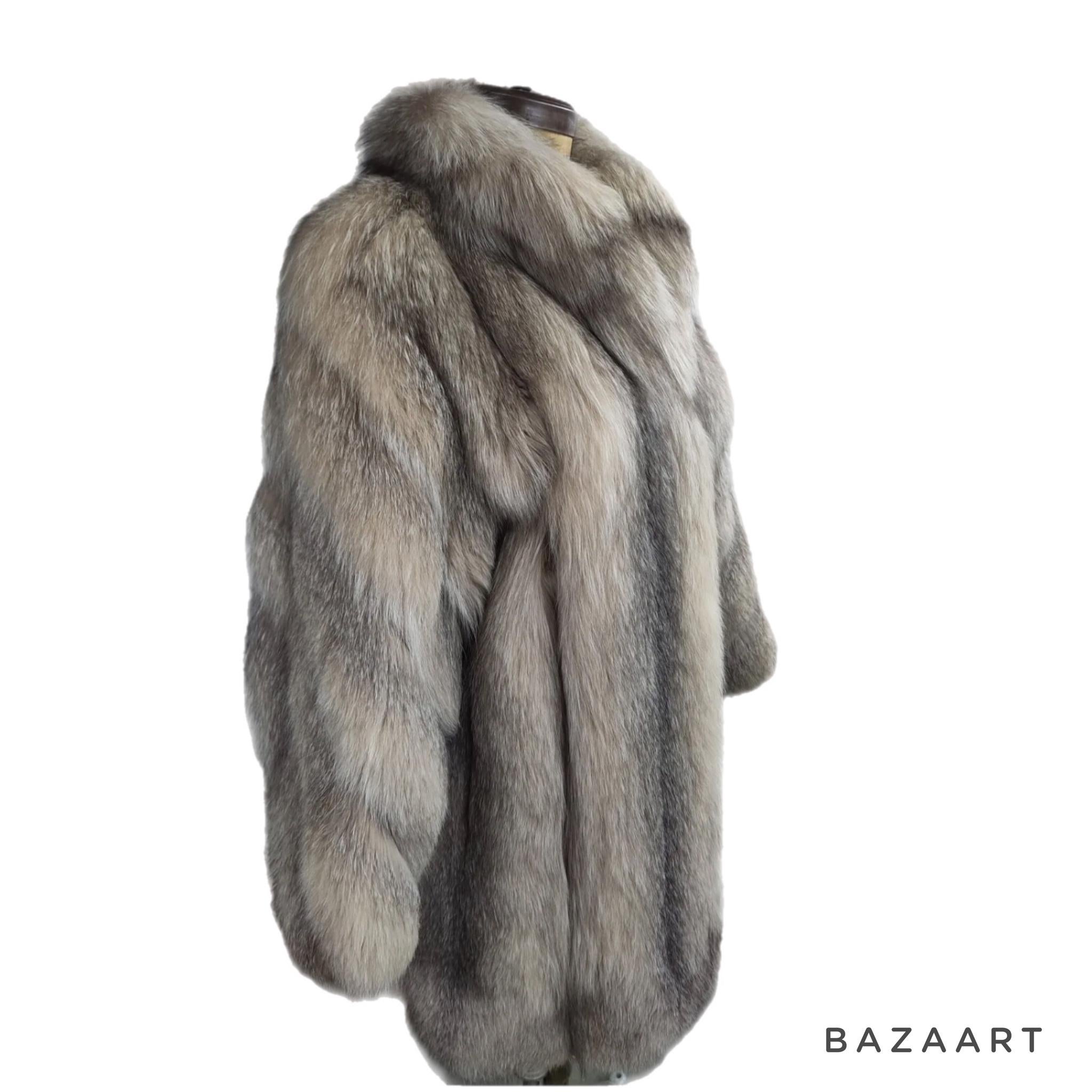 Women's Brand new lightweight saga crystal fox fur coat size 12 L