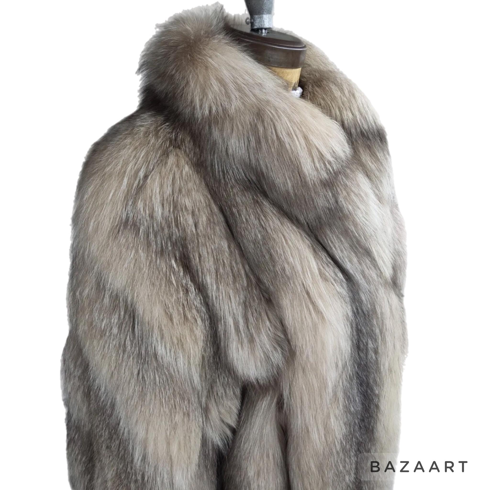 Brand new lightweight saga crystal fox fur coat size 12 L 1