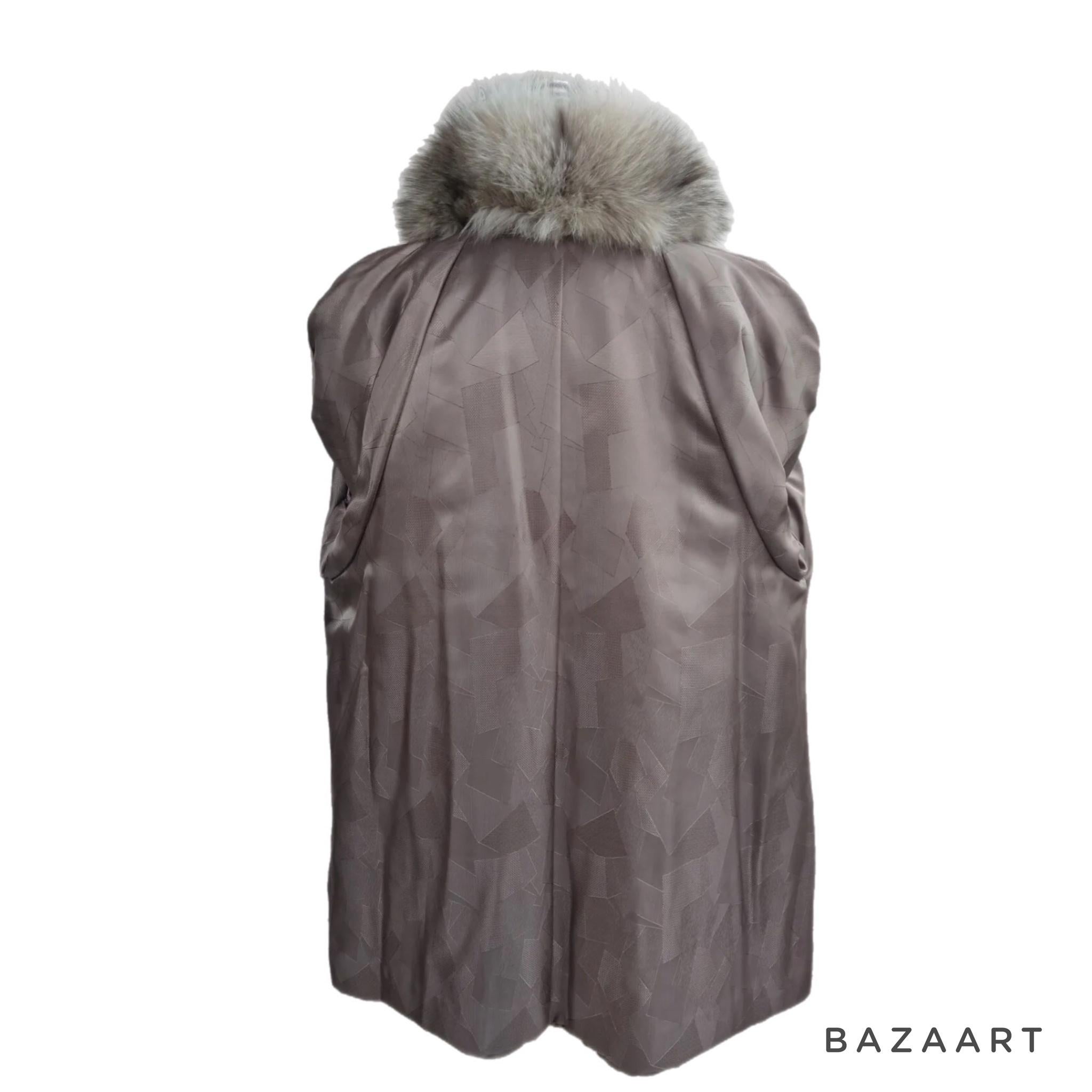 Brand new lightweight saga crystal fox fur coat size 12 L 2