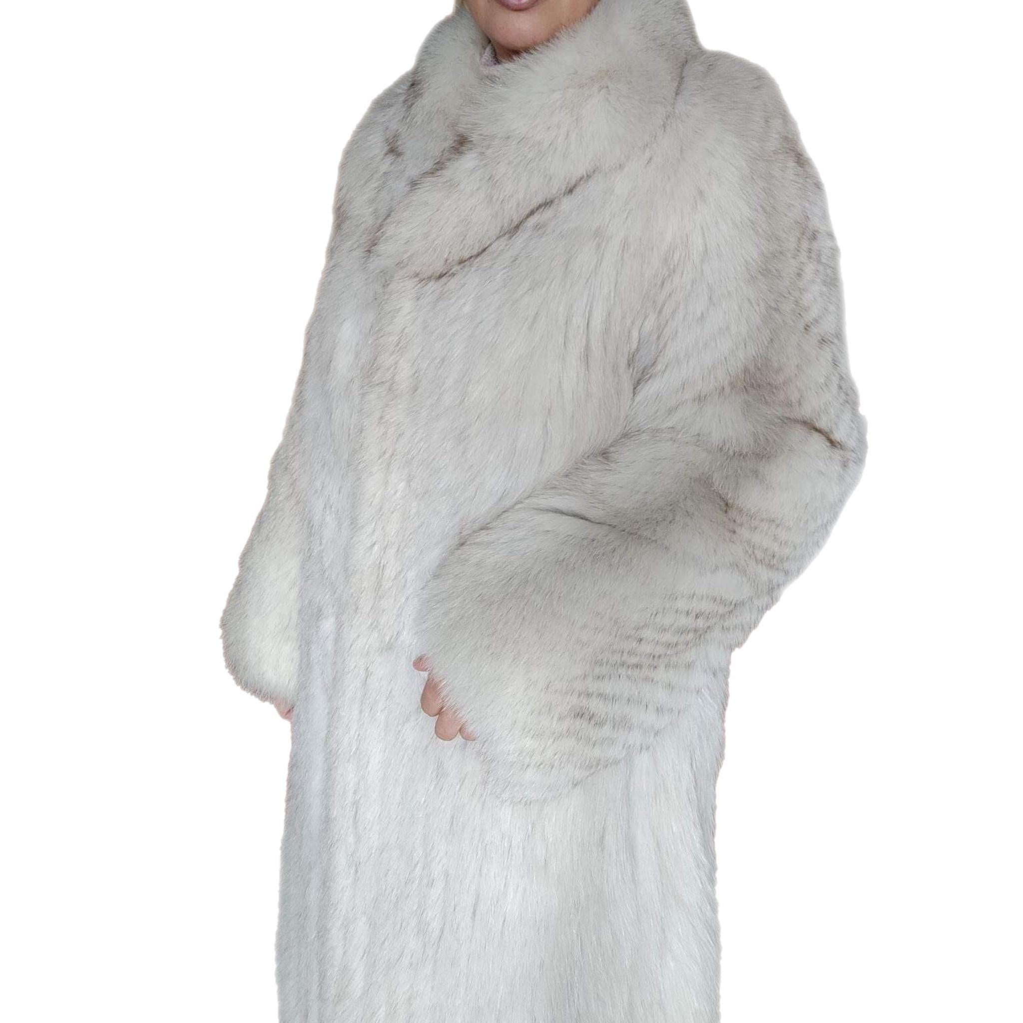 Brand new lightweight saga fox fur coat size 8  6