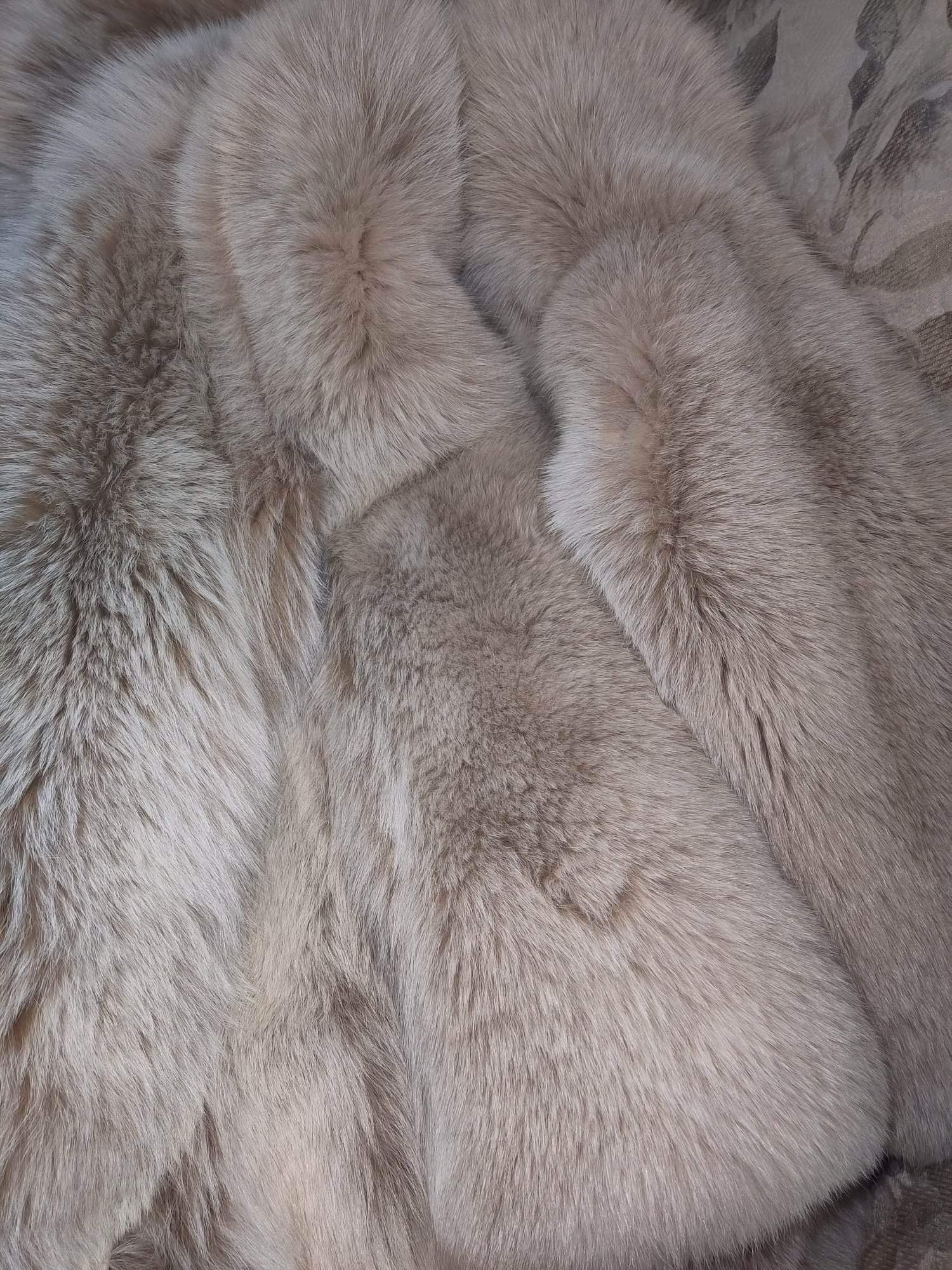 Brand new lightweight saga fox fur coat size 8 For Sale 7