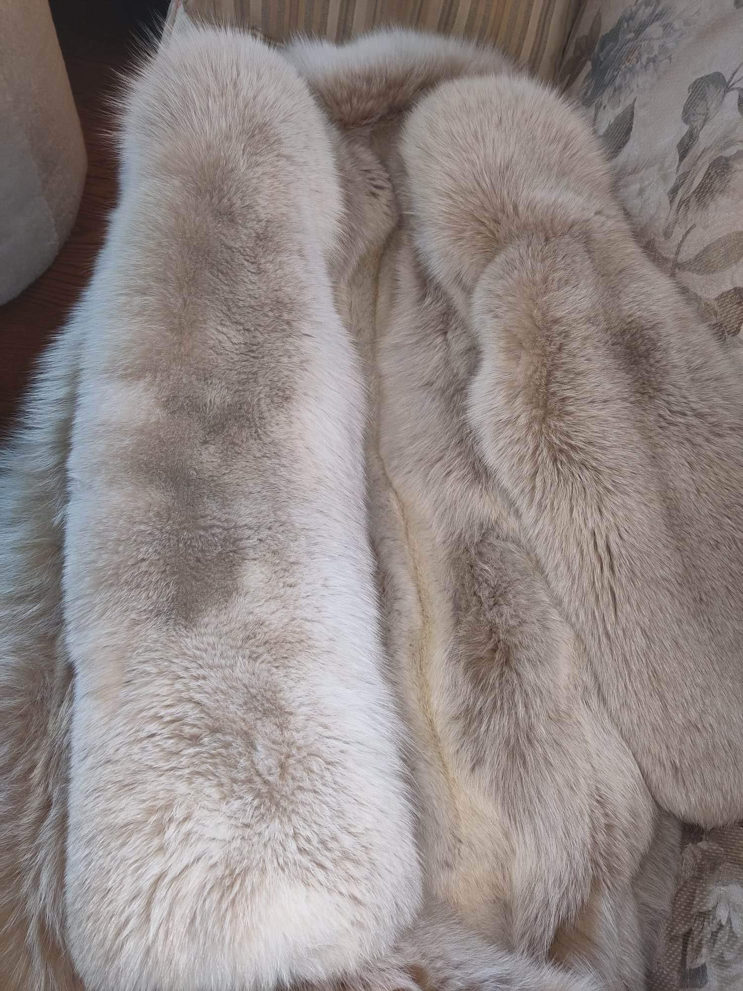 Brand new lightweight saga fox fur coat size 8 For Sale 8