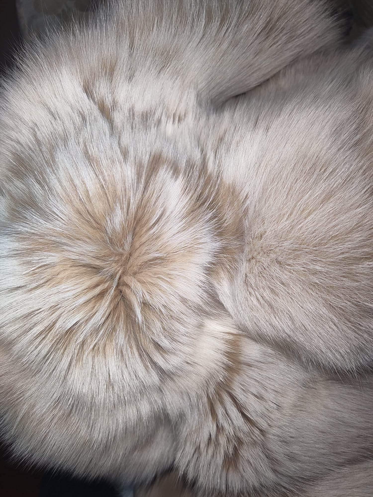 Brand new lightweight saga fox fur coat size 8 For Sale 9