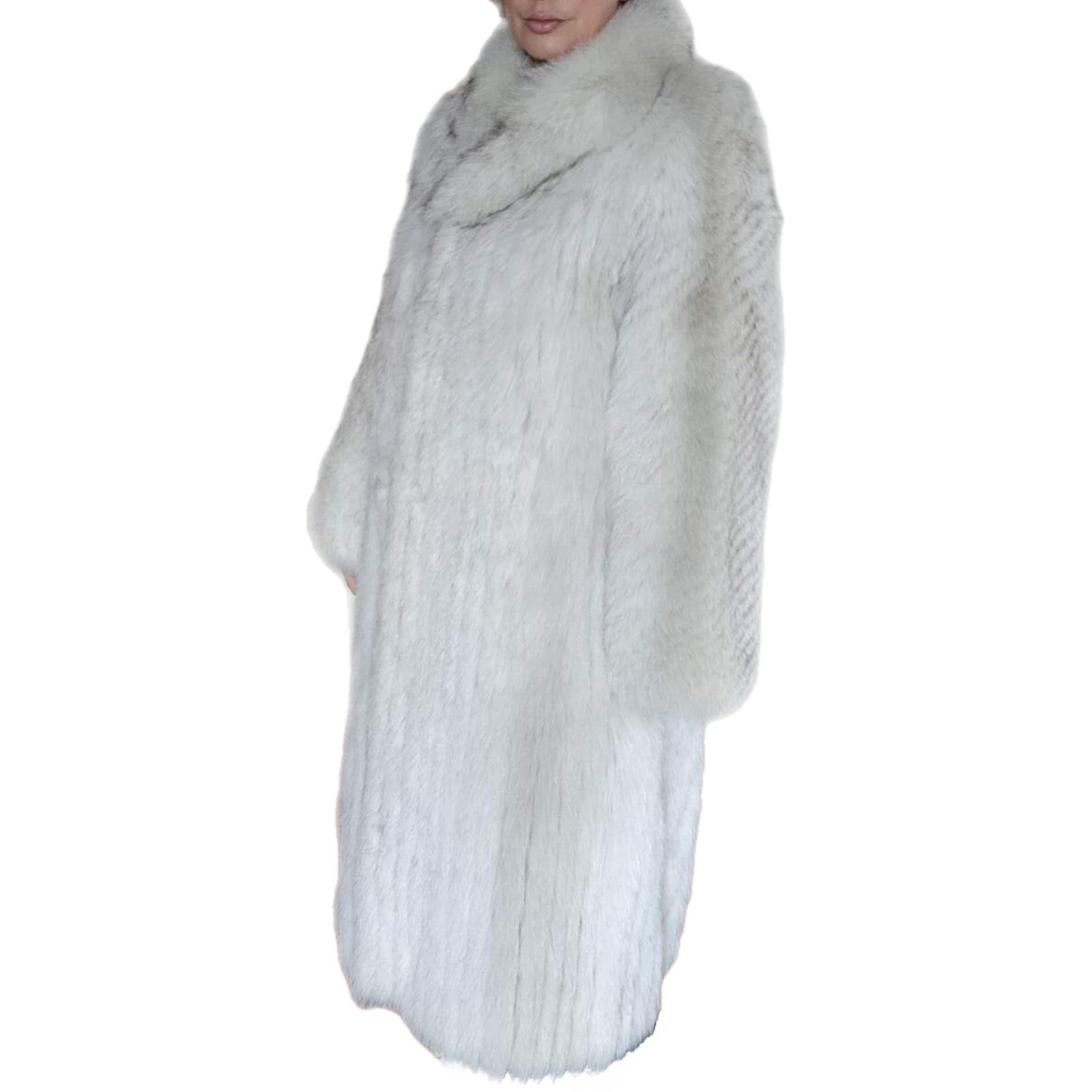 Brand new lightweight saga fox fur coat size 8  10