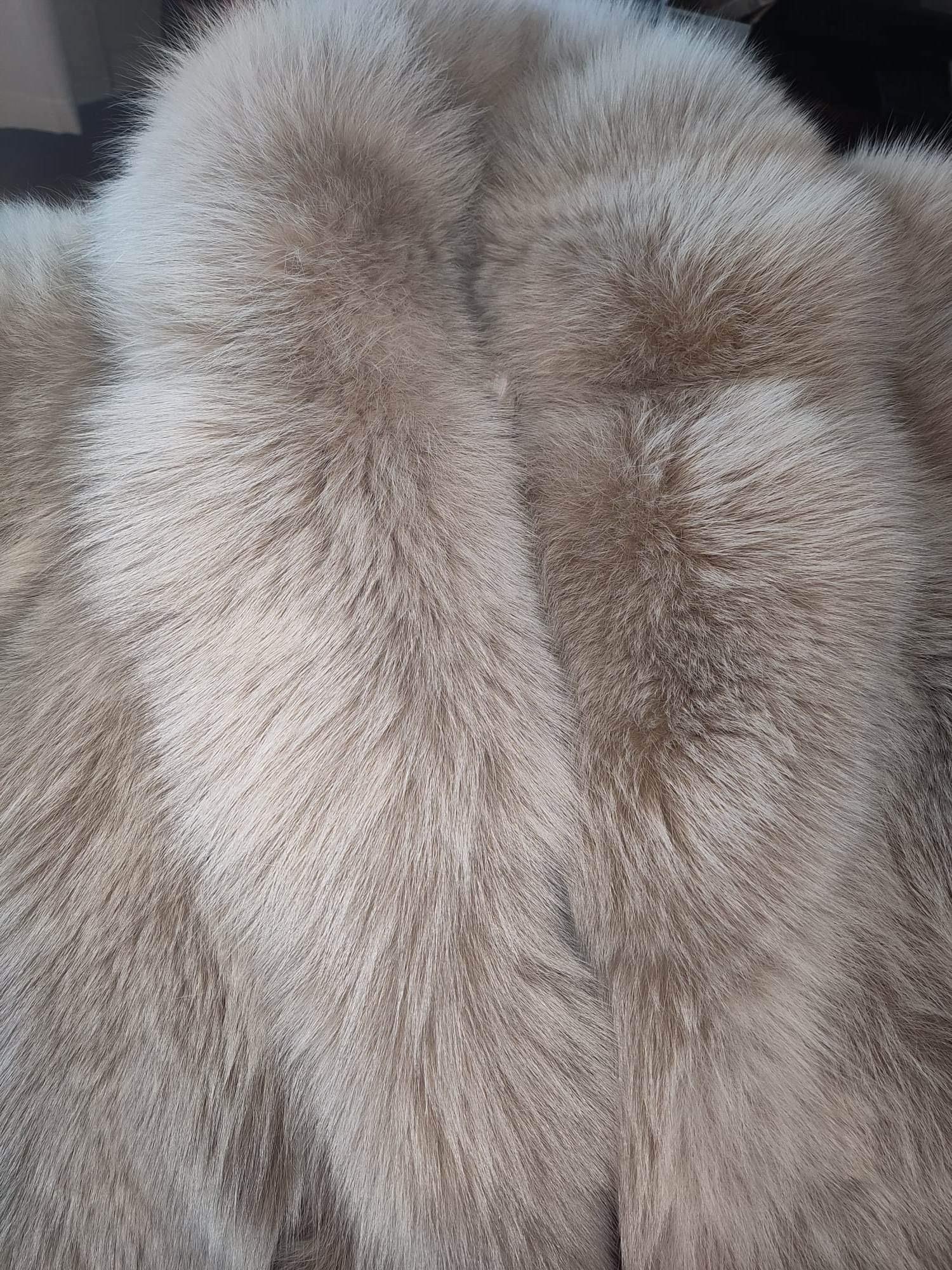 Brand new lightweight saga fox fur coat size 8 For Sale 10