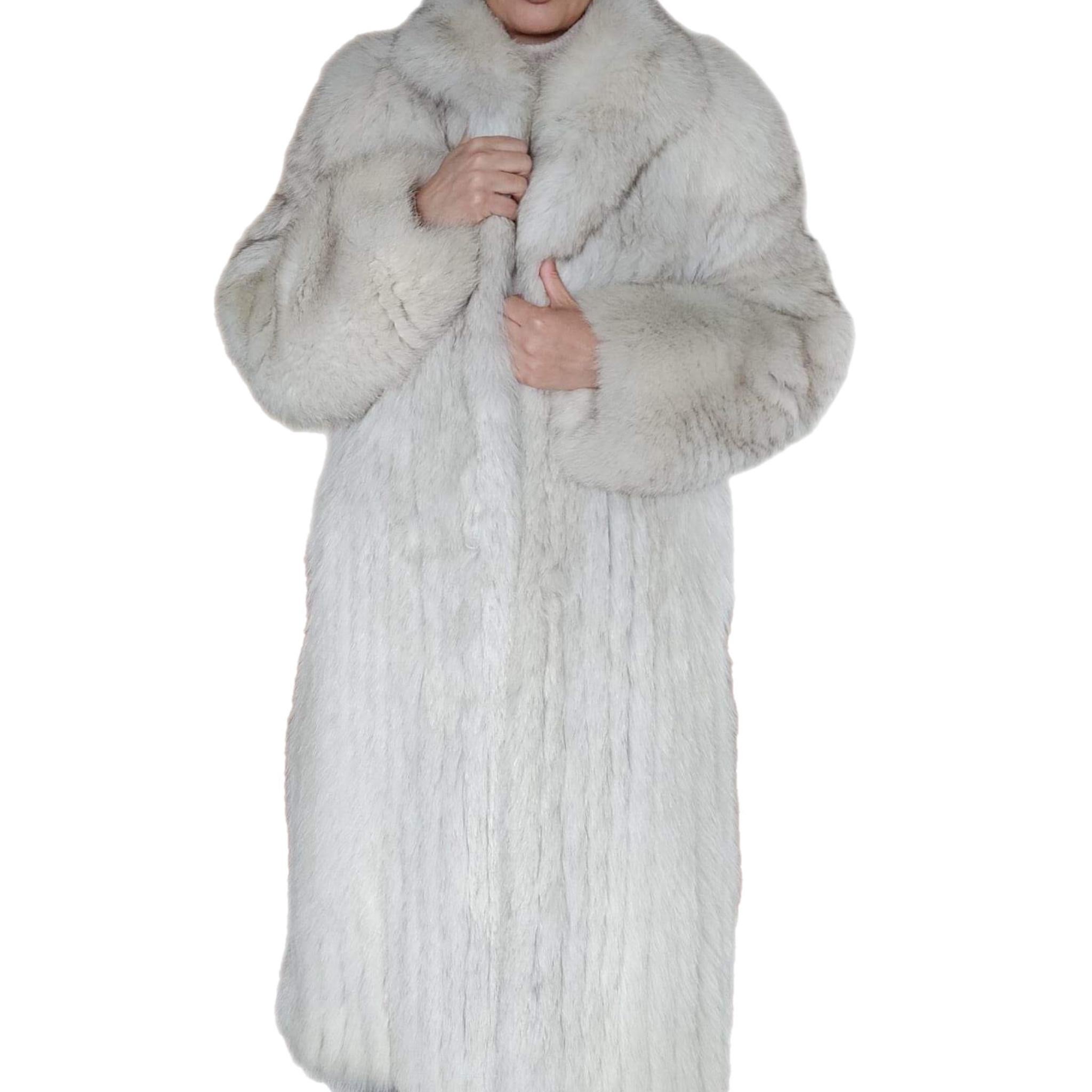 Women's Brand new lightweight saga fox fur coat size 8 