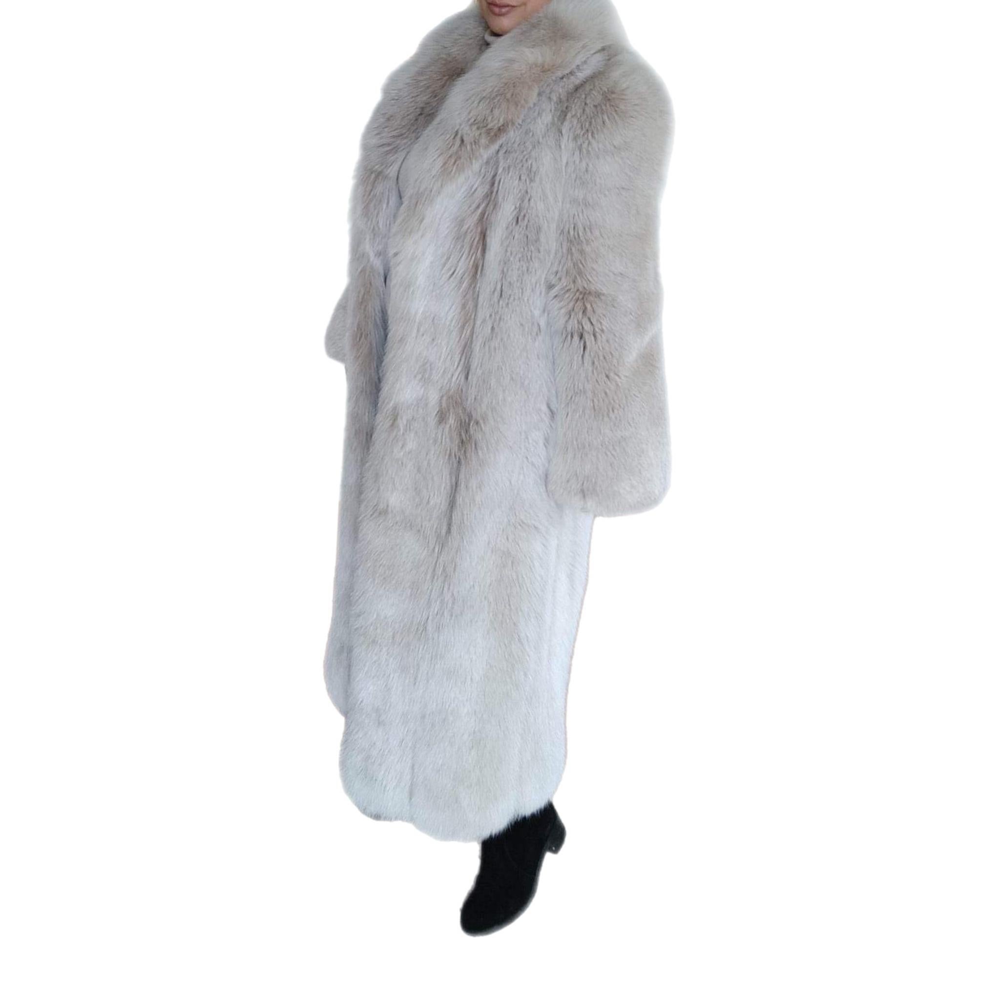Brand new lightweight saga fox fur coat size 8 For Sale 2