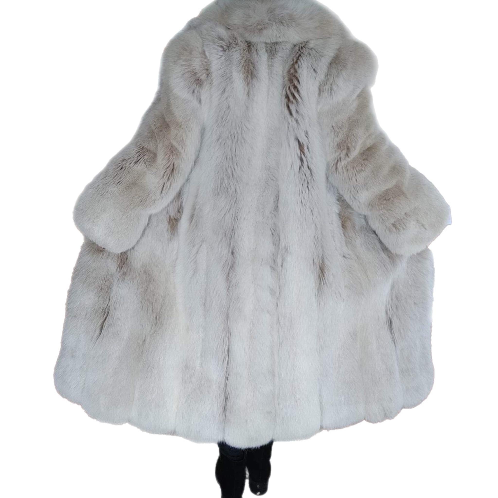 Brand new lightweight saga fox fur coat size 8 For Sale 5