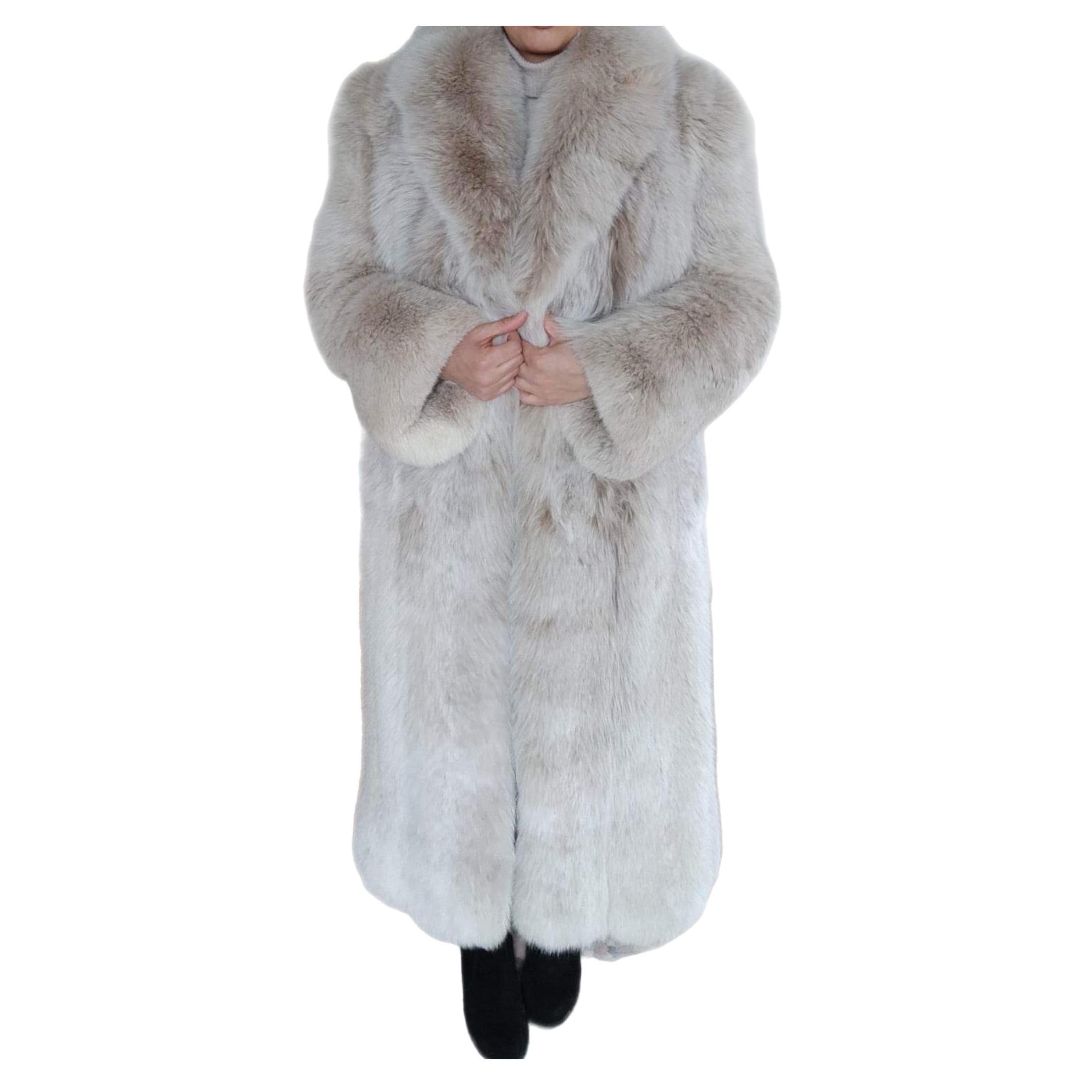 Brand new lightweight saga fox fur coat size 8 For Sale