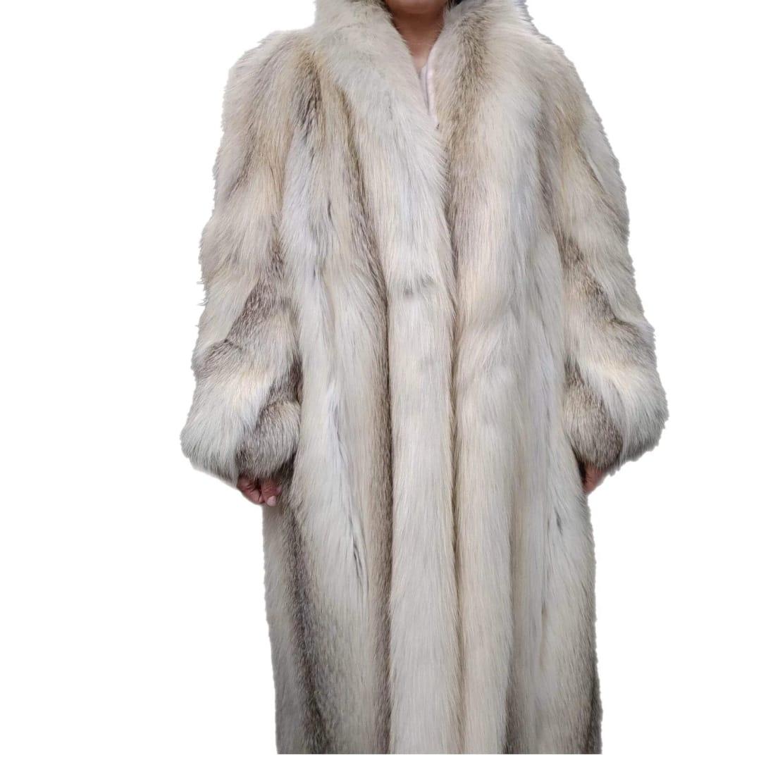 DESCRIPTION : Brand new lightweight saga Island fox fur coat size 12 L

Rare island fox coat. Tailored collar, straight sleeves, supple skins, beautiful fresh fur, european german clasps for closure, too slit pockets, nice big full pelts skins in