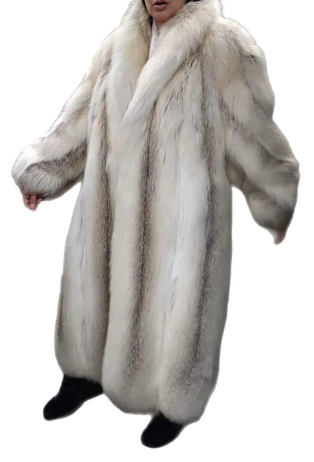 Brand new lightweight saga Island fox fur coat size 12 L For Sale 2