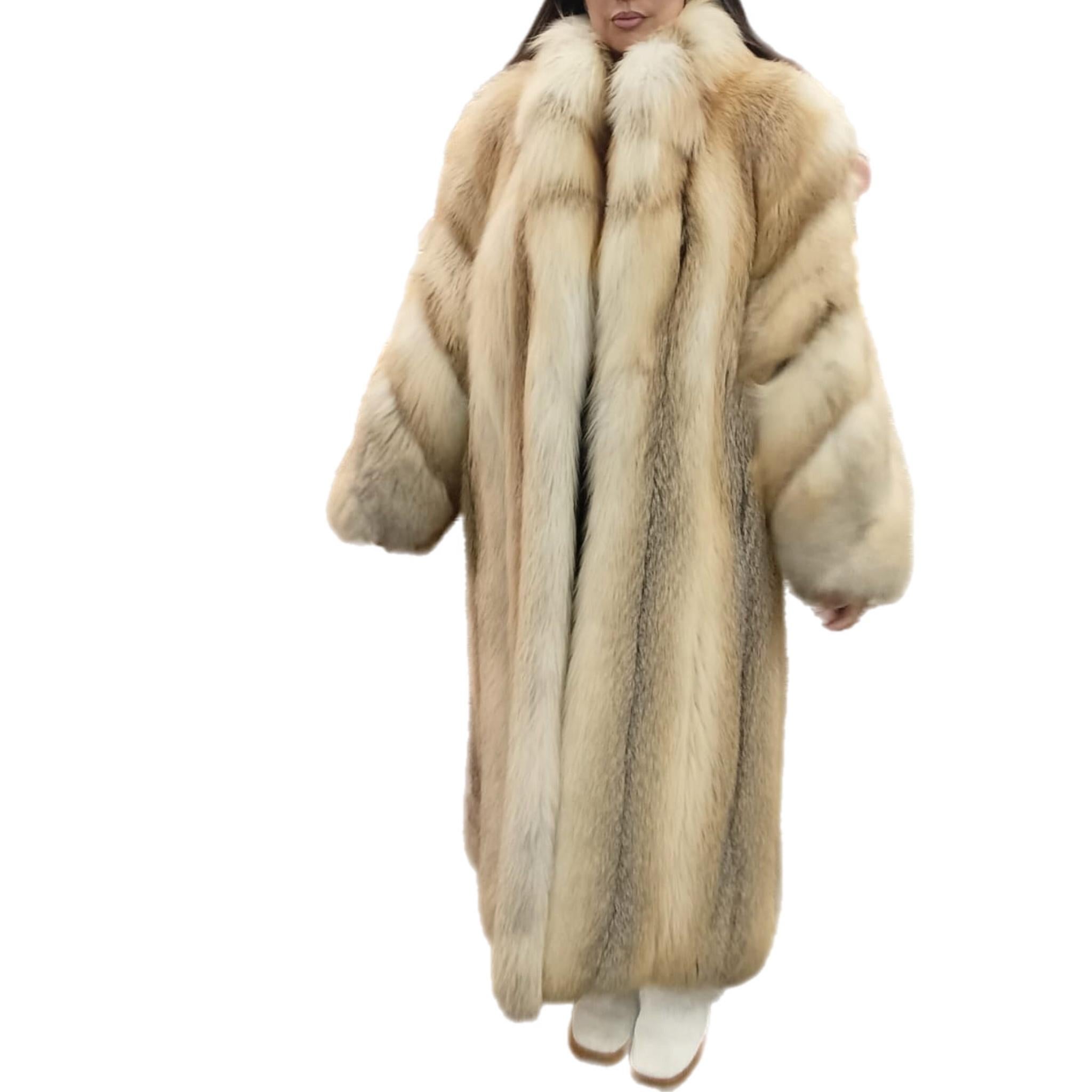 Brand new lightweight saga Island fox fur coat size 12 L For Sale 2