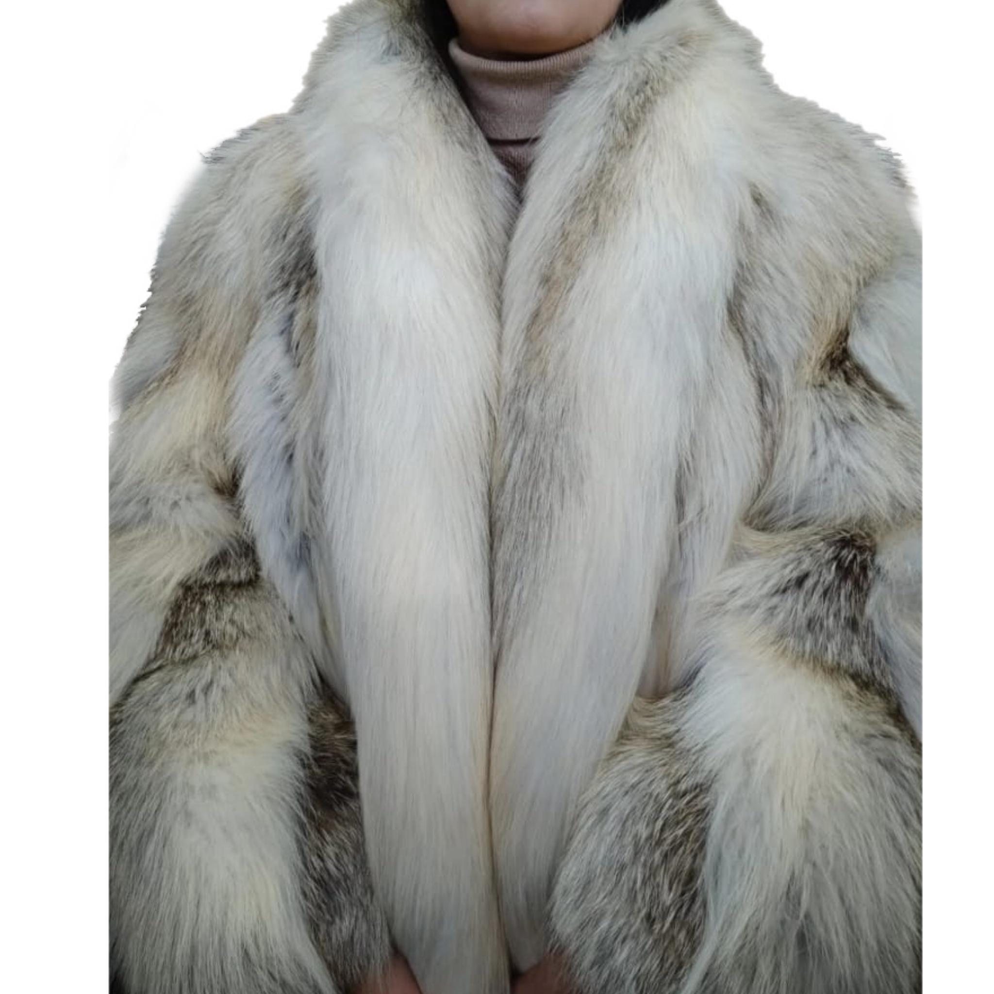 Brand new lightweight saga Island fox fur coat size 12 L For Sale 4