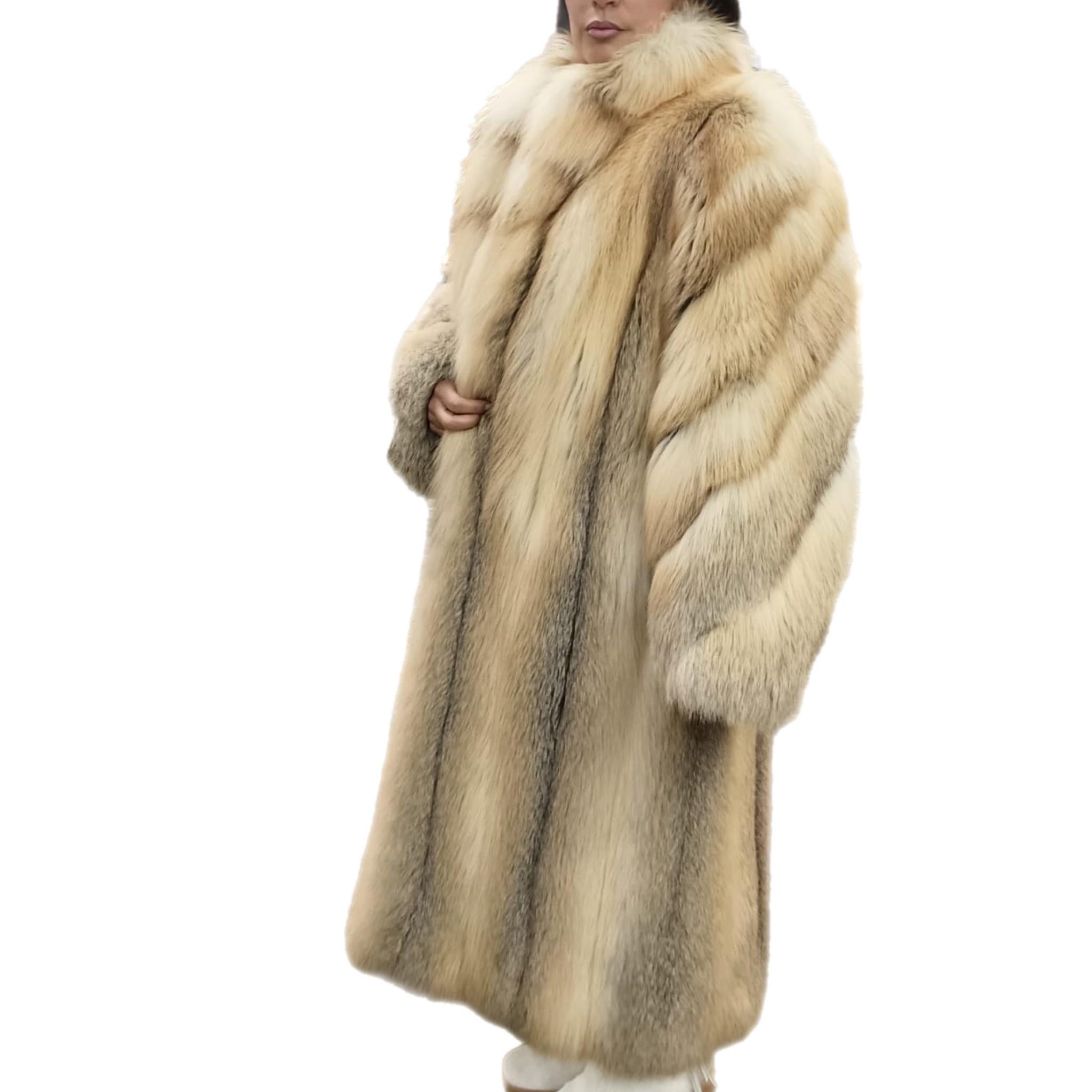 Brand new lightweight saga Island fox fur coat size 12 L For Sale 4