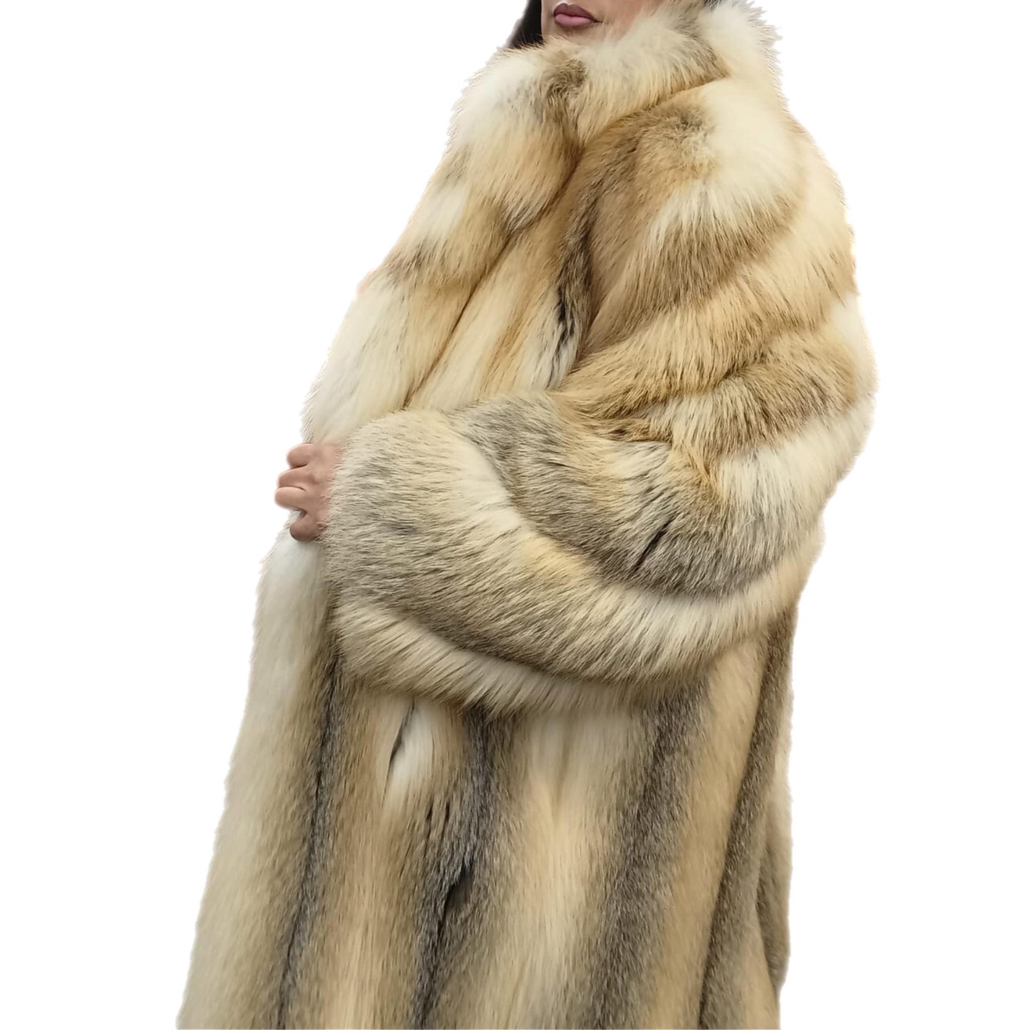 Brand new lightweight saga Island fox fur coat size 12 L For Sale 5