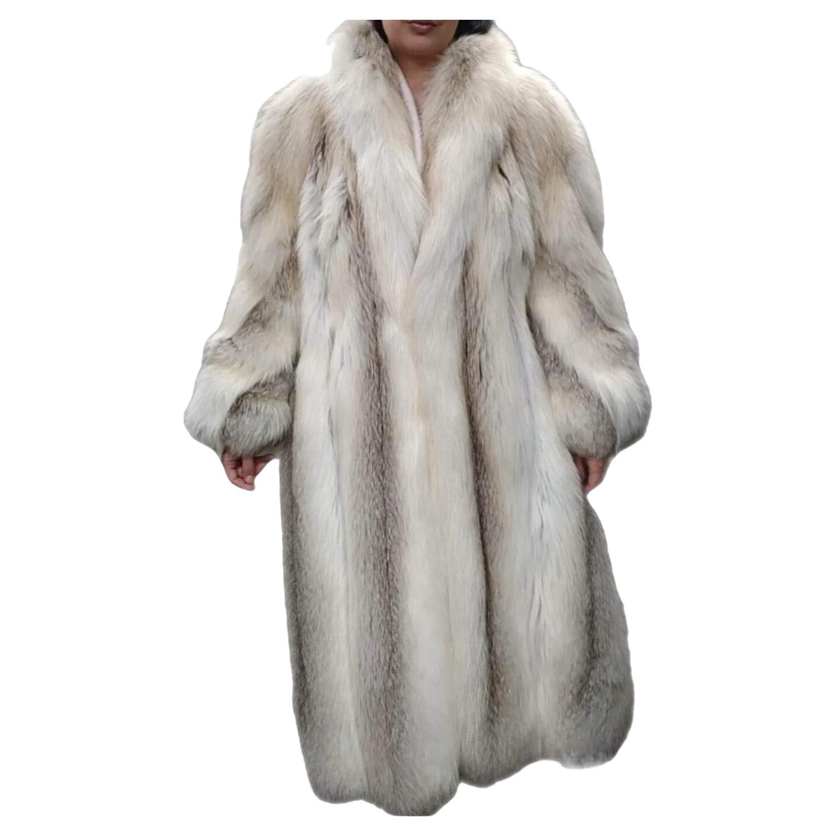 Brand new lightweight saga Island fox fur coat size 12 L For Sale