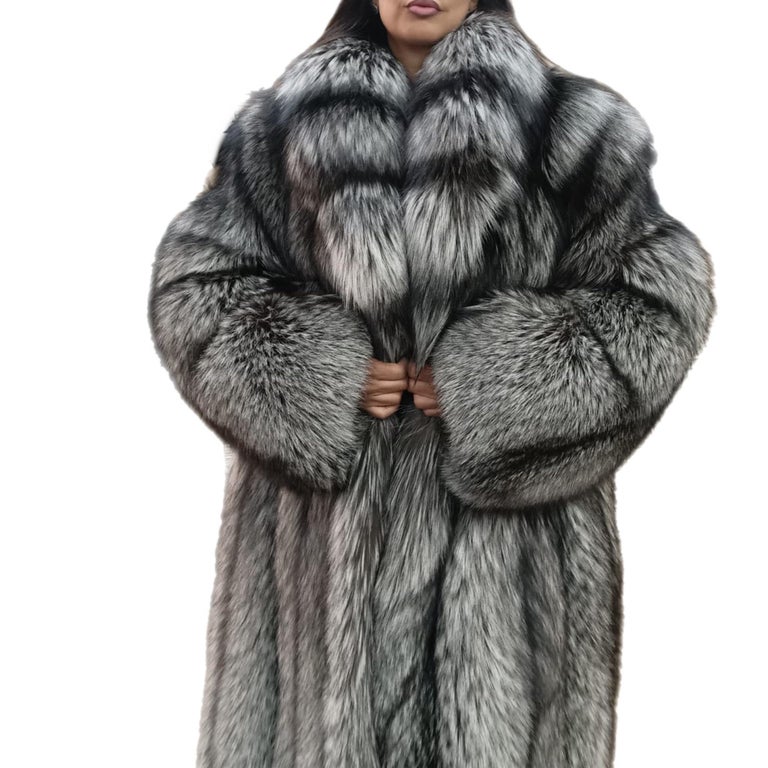 Brand new lightweight saga silver fox fur coat size 18 L For