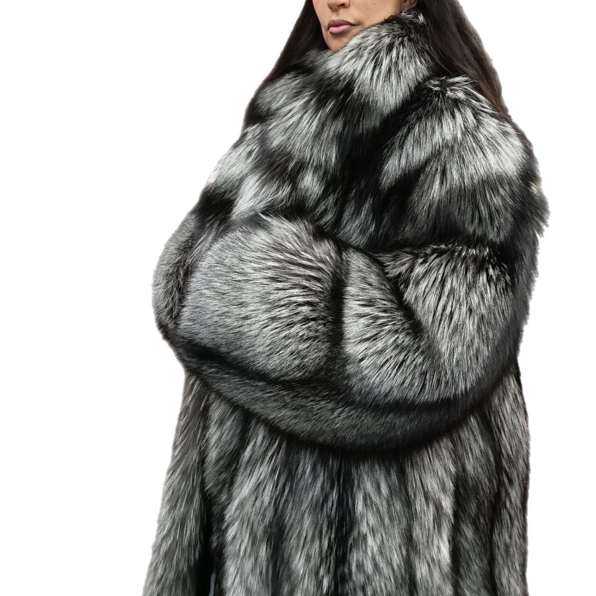 Manteau léger saga en fourrure de renard argenté, neuf, taille 18 L en vente 1