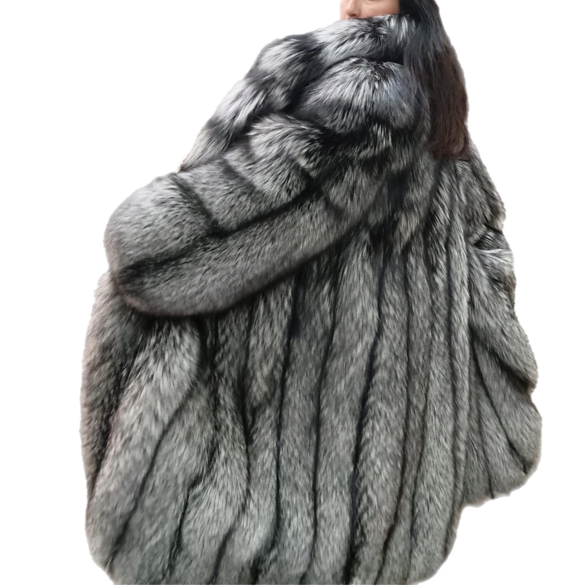 Brand new lightweight saga silver fox fur coat size 18 L For Sale 3
