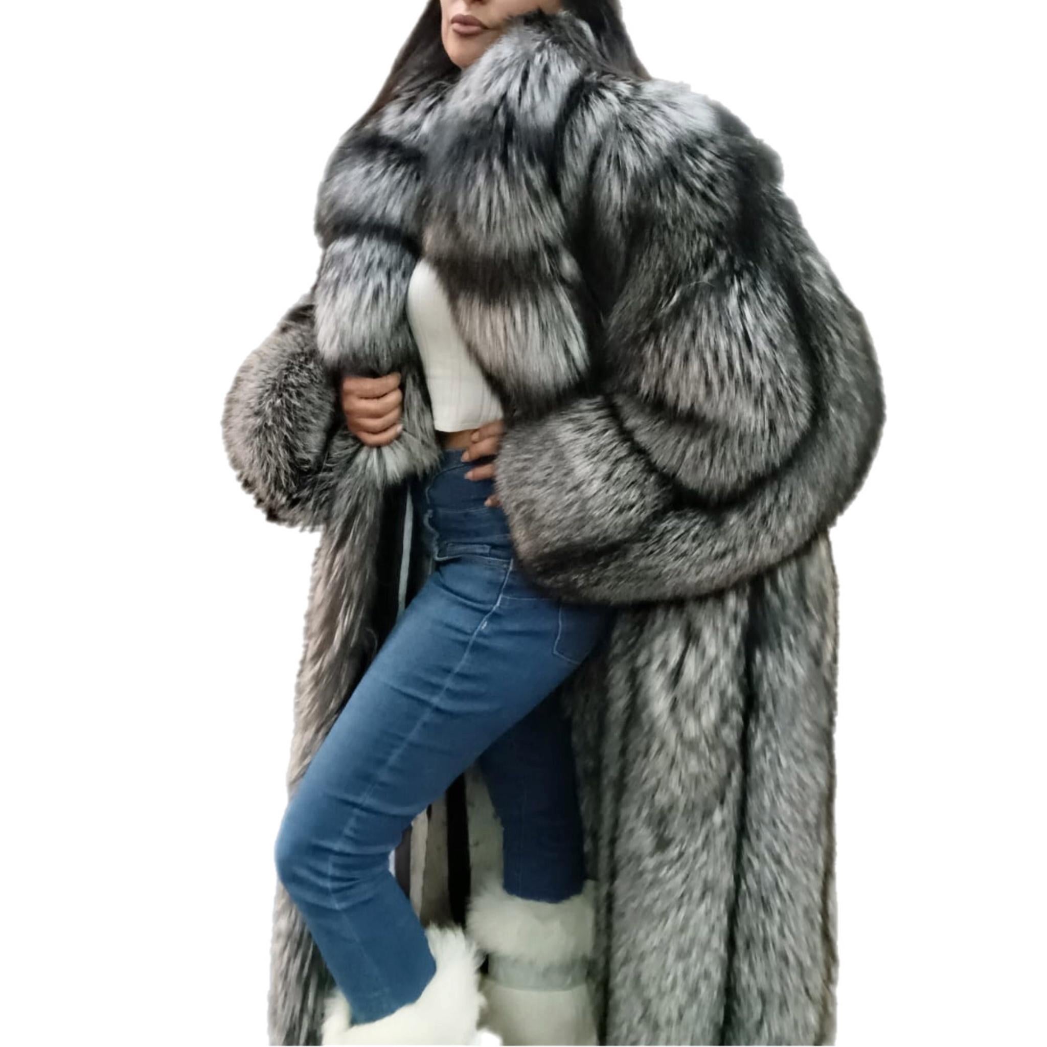 Brand new lightweight saga silver fox fur coat size 18 L For Sale 4