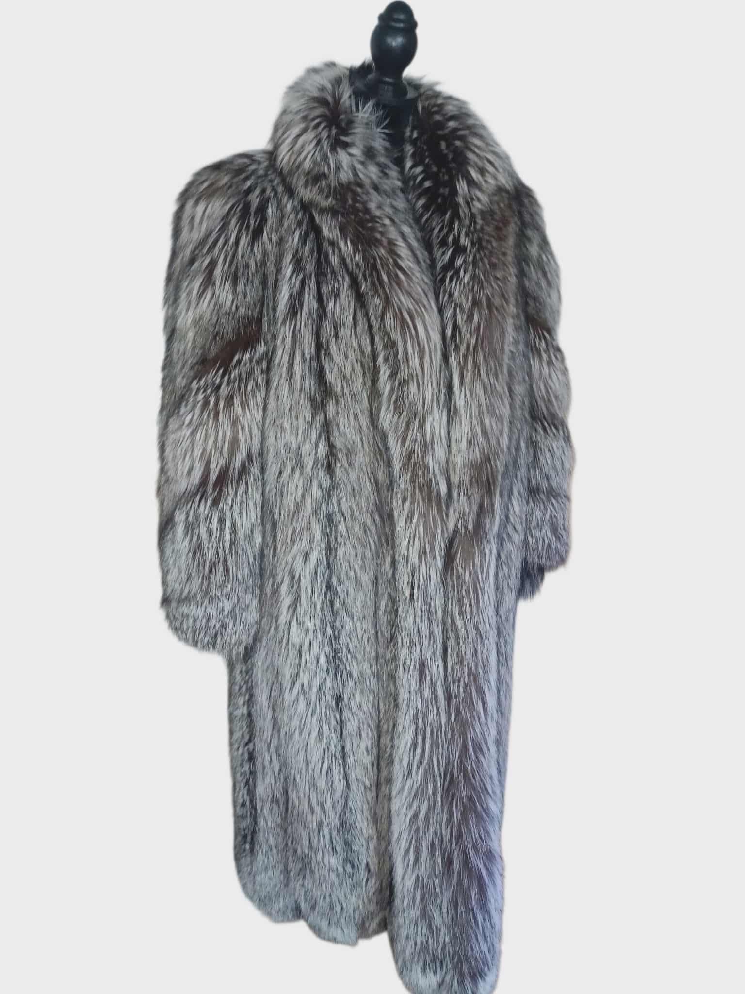 Nuovo cappotto in pelliccia di volpe argentata Saga Furs taglia 6/S in vendita 4