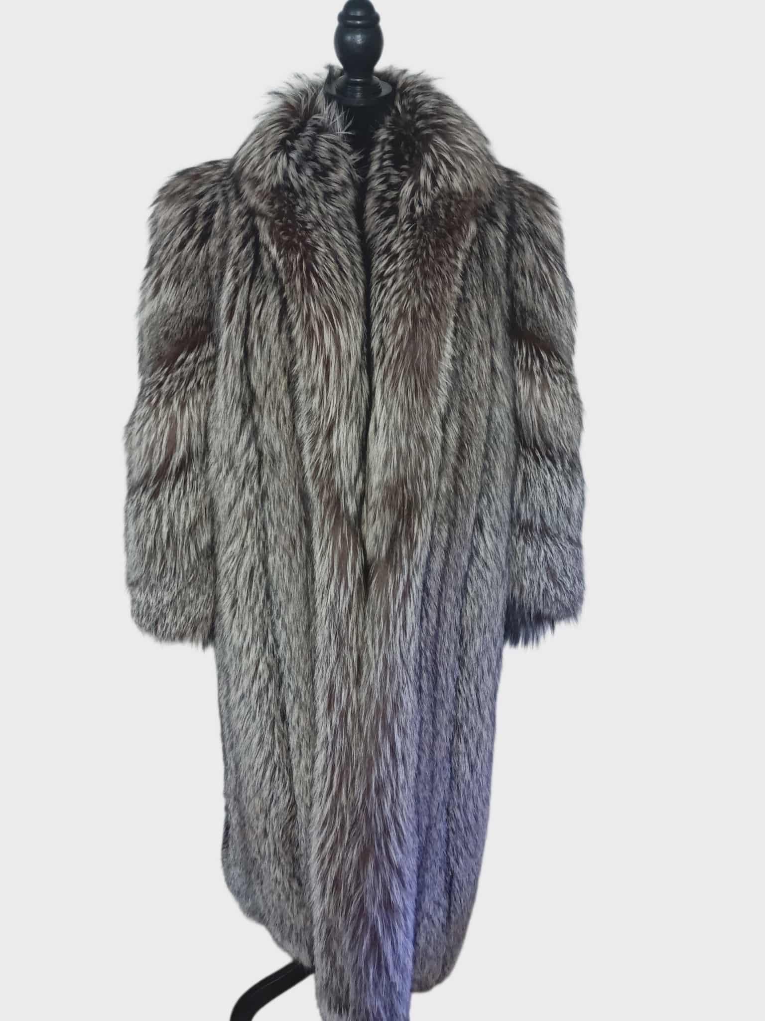 Nuovo cappotto in pelliccia di volpe argentata Saga Furs taglia 6/S in vendita 5