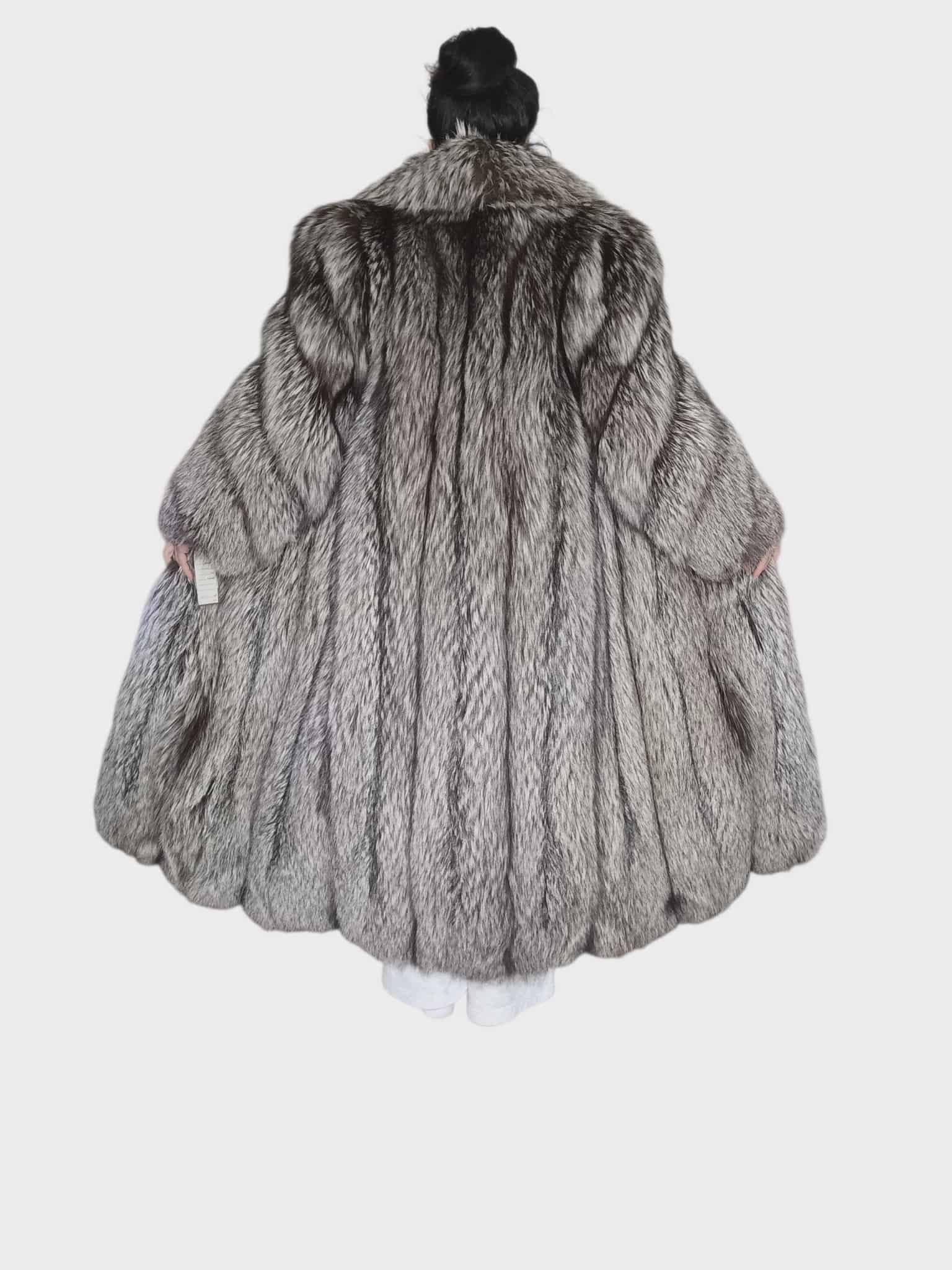 Nuovo cappotto in pelliccia di volpe argentata Saga Furs taglia 6/S in vendita 6