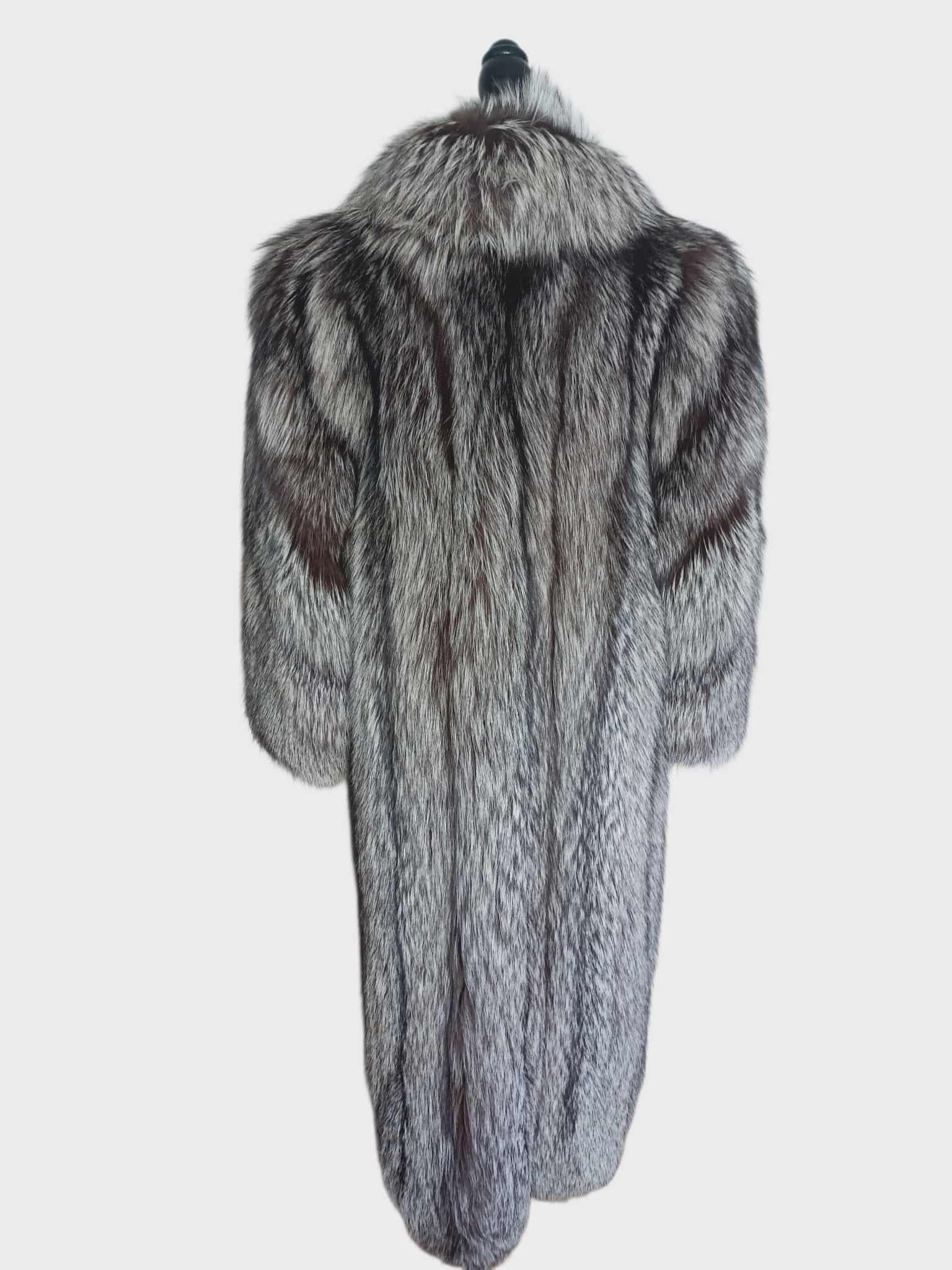Nuovo cappotto in pelliccia di volpe argentata Saga Furs taglia 6/S in vendita 8
