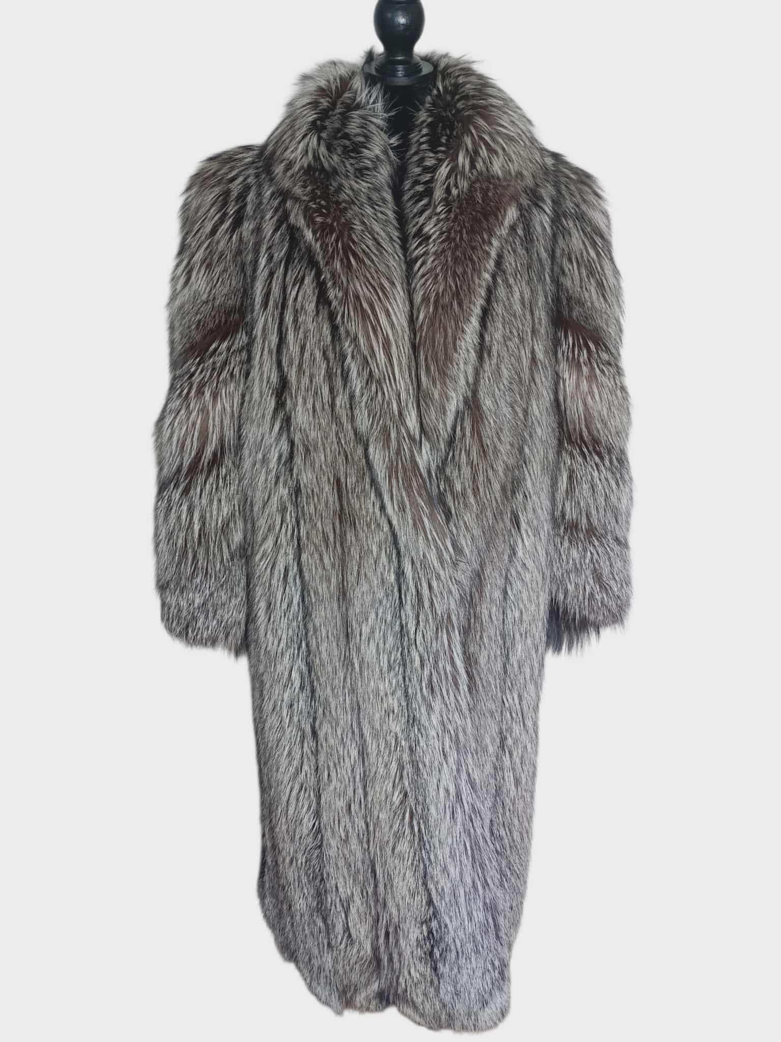 Argento Nuovo cappotto in pelliccia di volpe argentata Saga Furs taglia 6/S in vendita