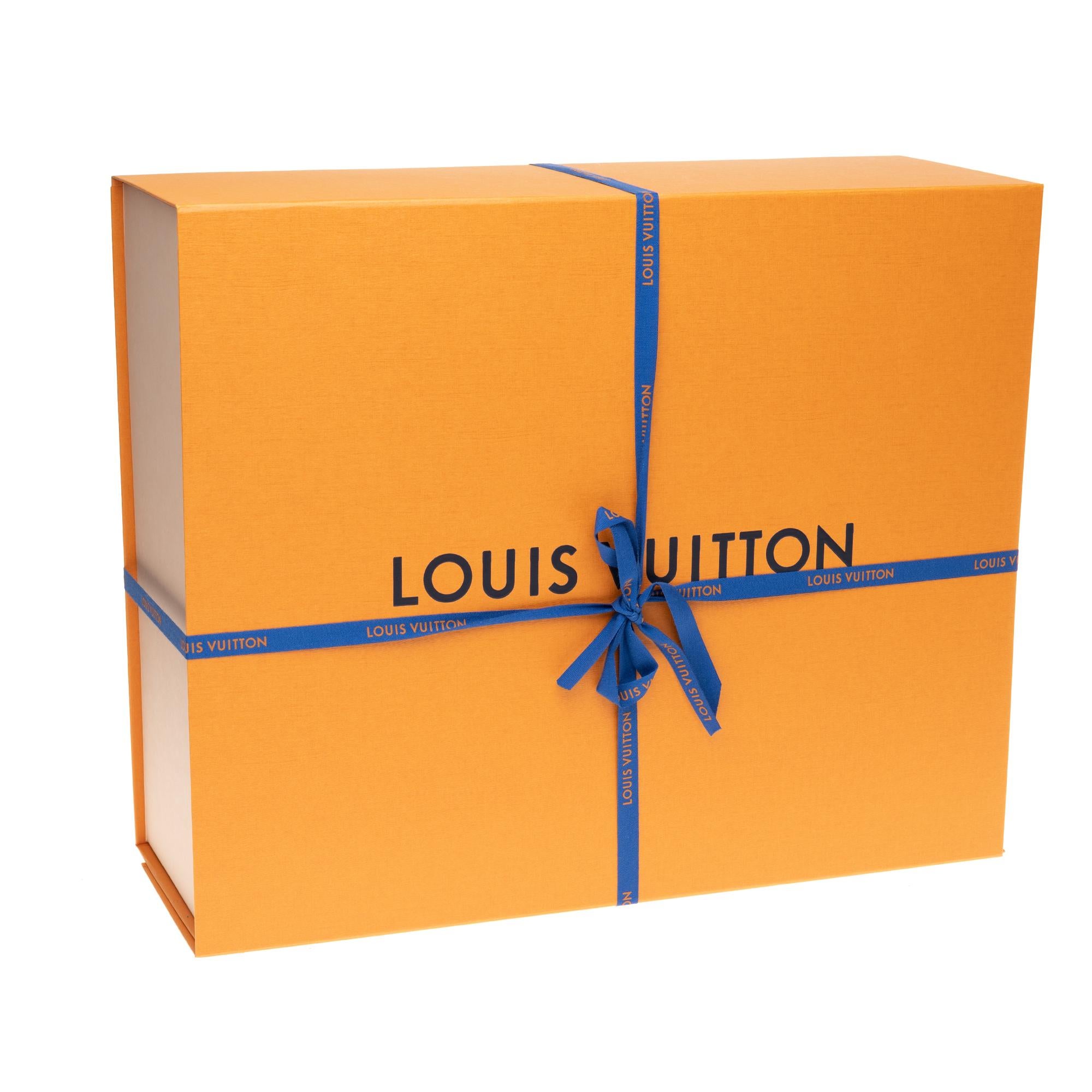 BRAND NEW Limited Edition Louis Vuitton Onthego Teddy Fleece handbag 6