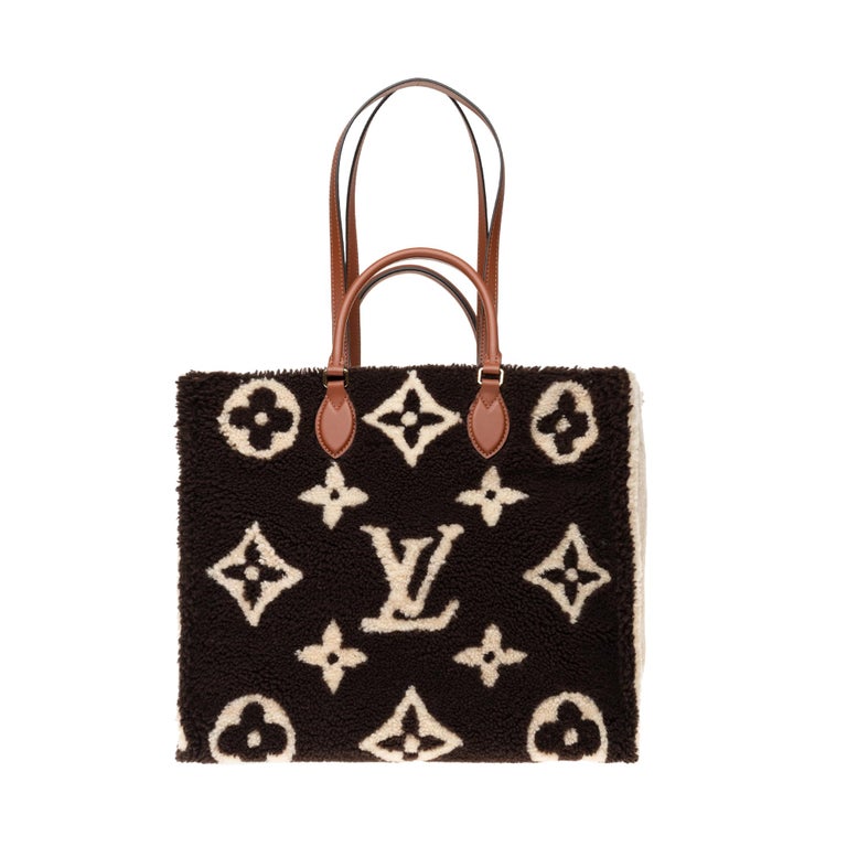 BRAND NEW Limited Edition Louis Vuitton Onthego Teddy Fleece handbag For Sale at 1stdibs