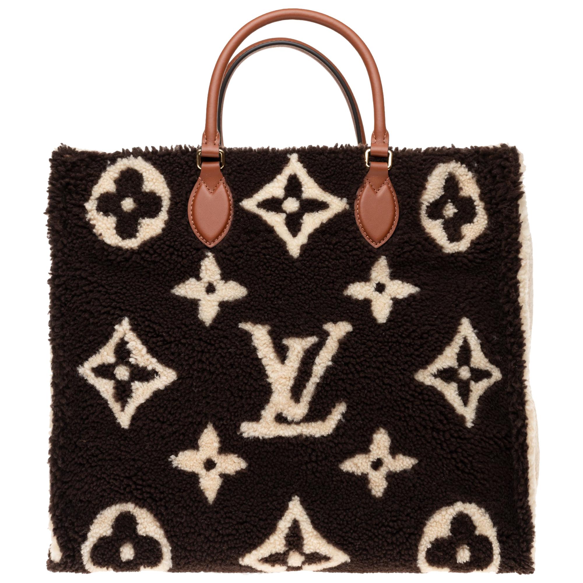 BRAND NEW Limited Edition Louis Vuitton Onthego Teddy Fleece handbag at  1stDibs