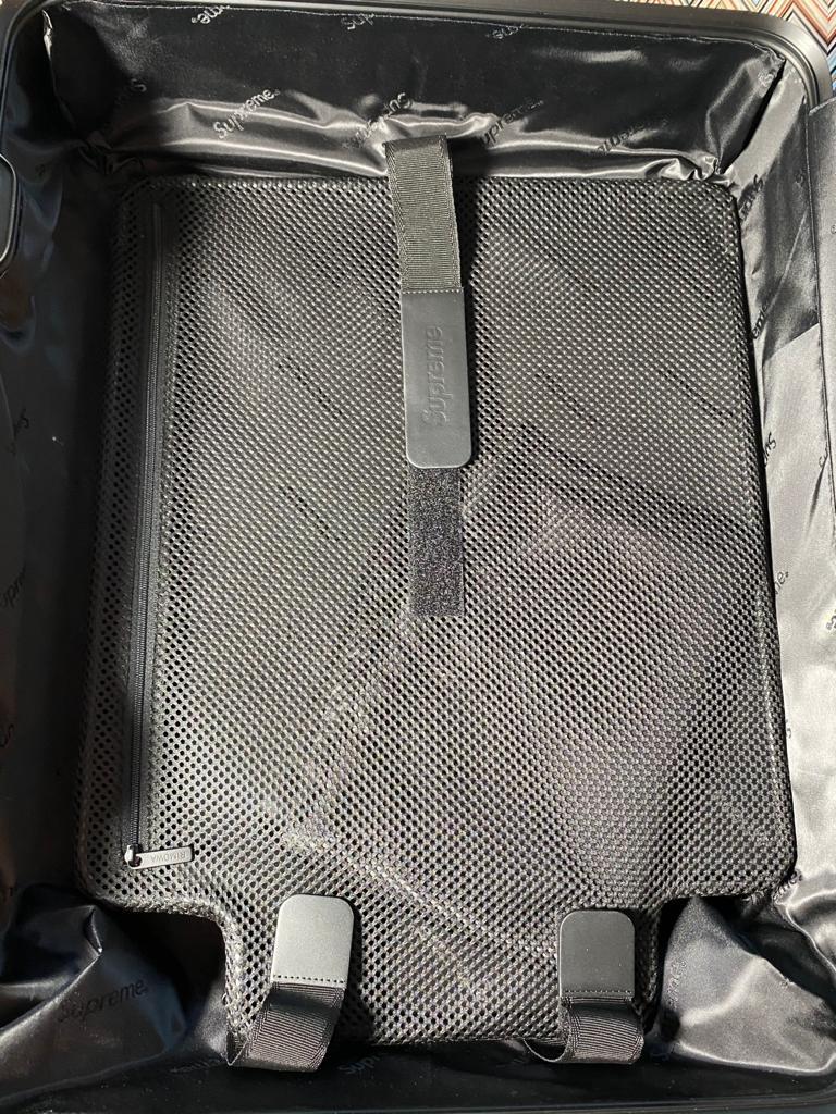BRAND NEW -Limited edition Rimowa X Supreme 55 suitcase in black aluminium 4