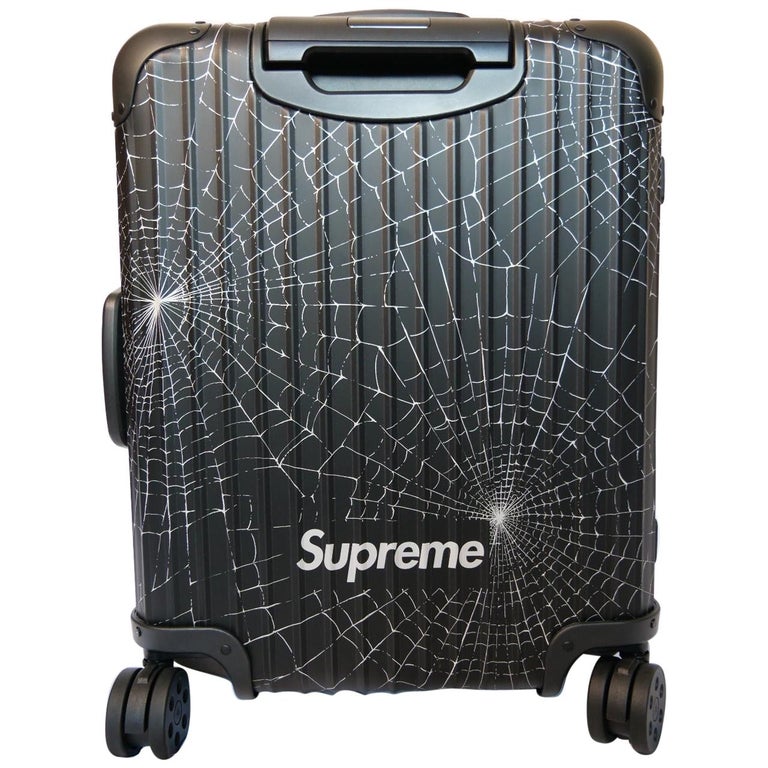 Eigenaardig Maori Vulkaan BRAND NEW -Limited edition Rimowa X Supreme 55 suitcase in black aluminium  at 1stDibs | rimowa limited edition, rimowa supreme, rimowa supreme carry on