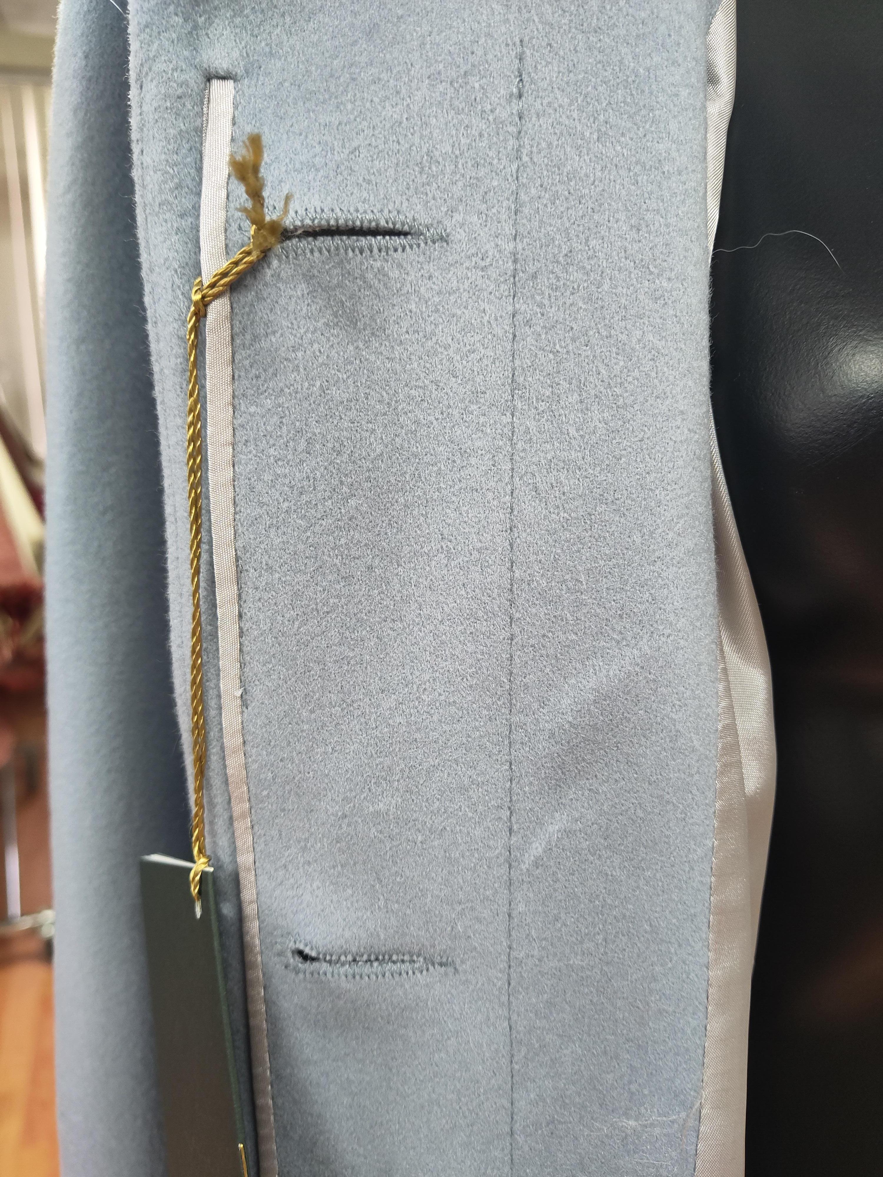 Brandneue Loro Piana babyblaue Wolle mit Fuchspelzbesatz aus Wolle im Angebot 7