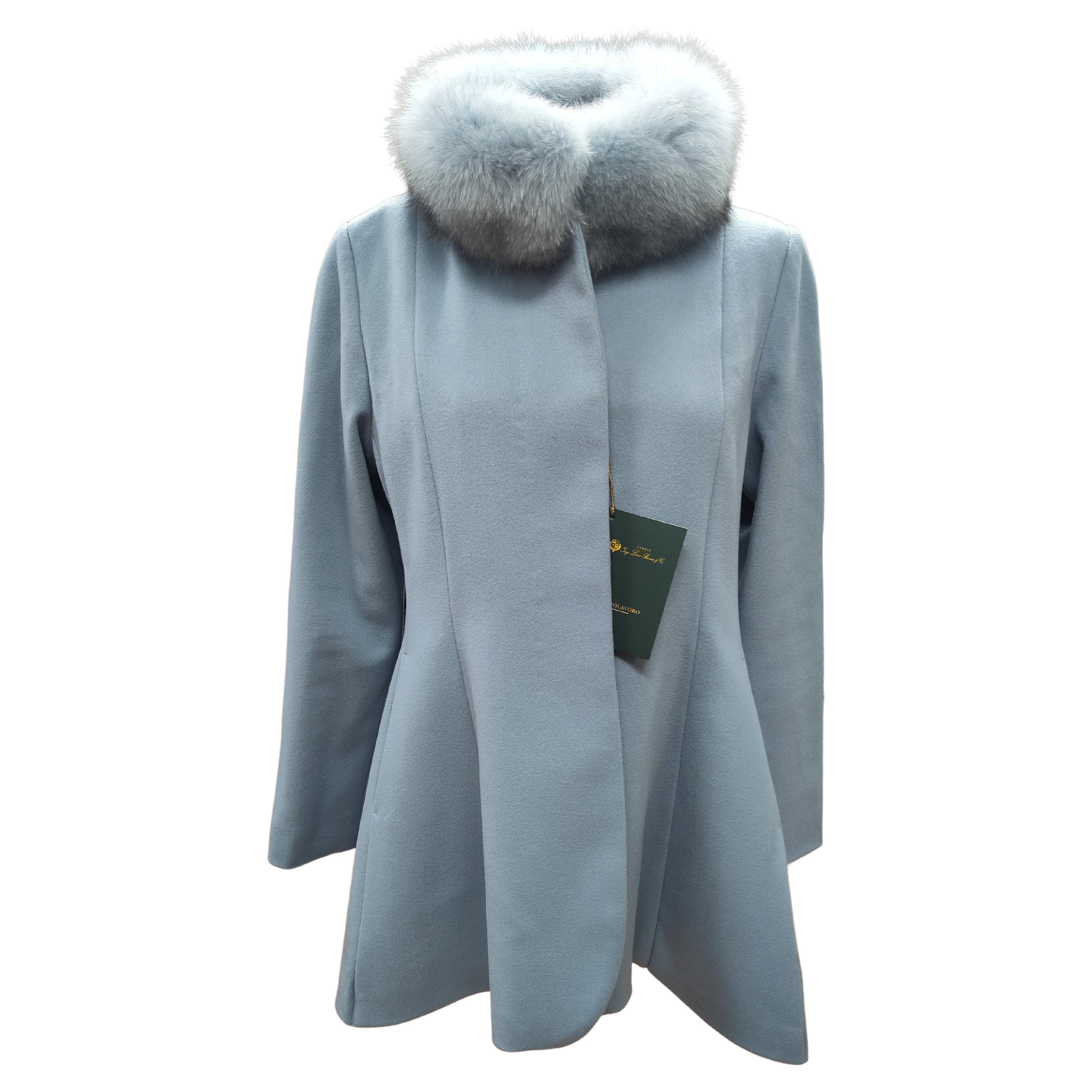 Brandneue Loro Piana babyblaue Wolle mit Fuchspelzbesatz aus Wolle im Angebot