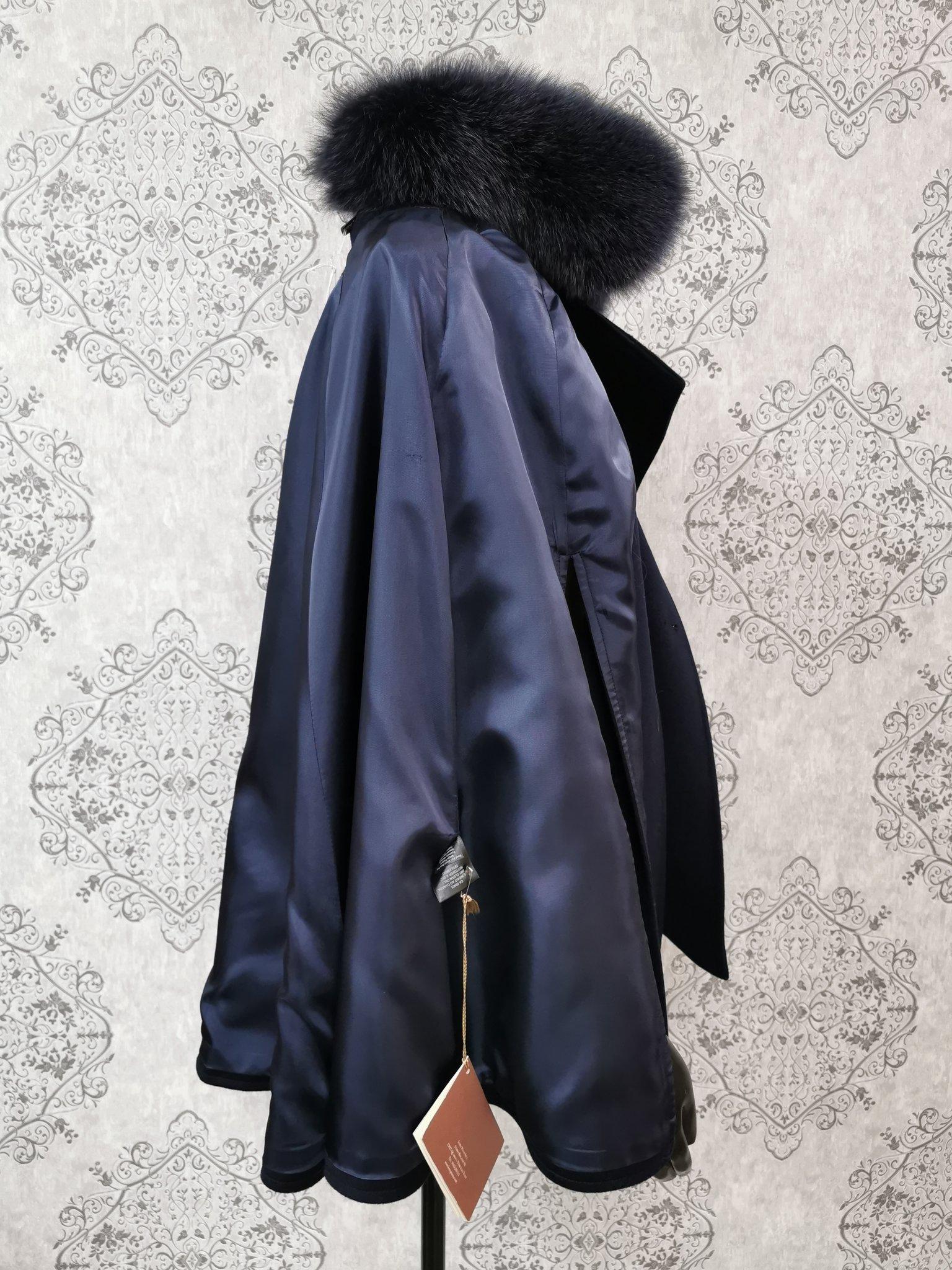 Women's Brand new Loro Piana cape with fox fur trim size M For Sale
