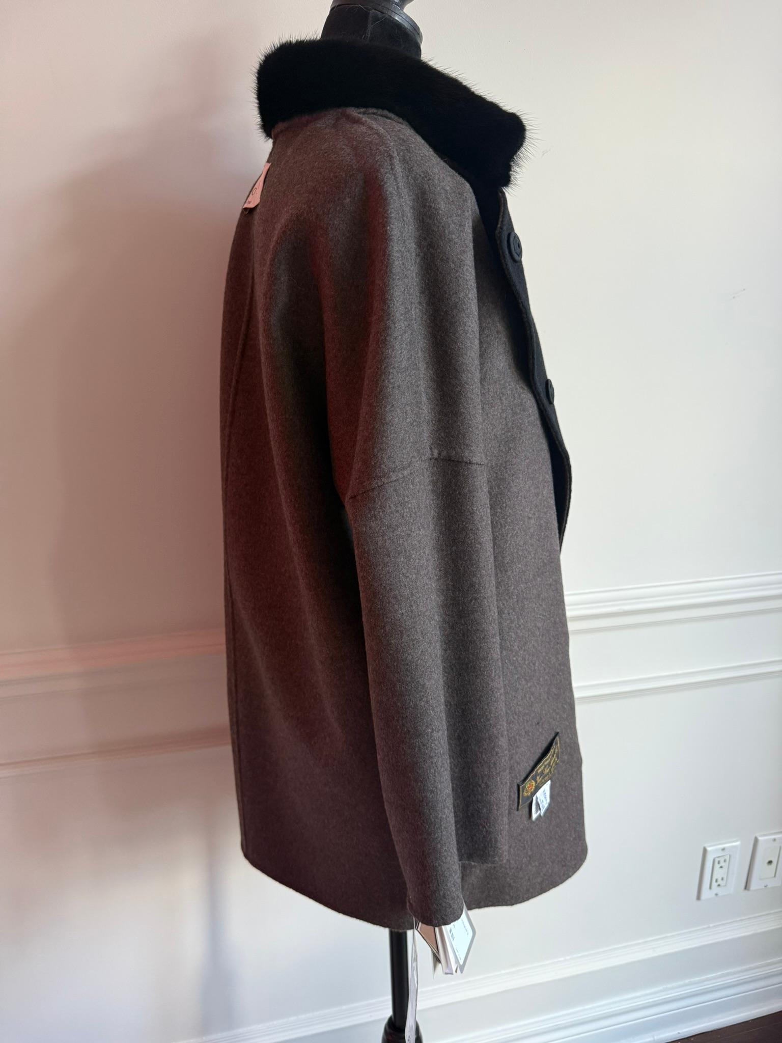 Manteau de fourrure en cachemire Loro Piana taille 8 M neuf en vente 11