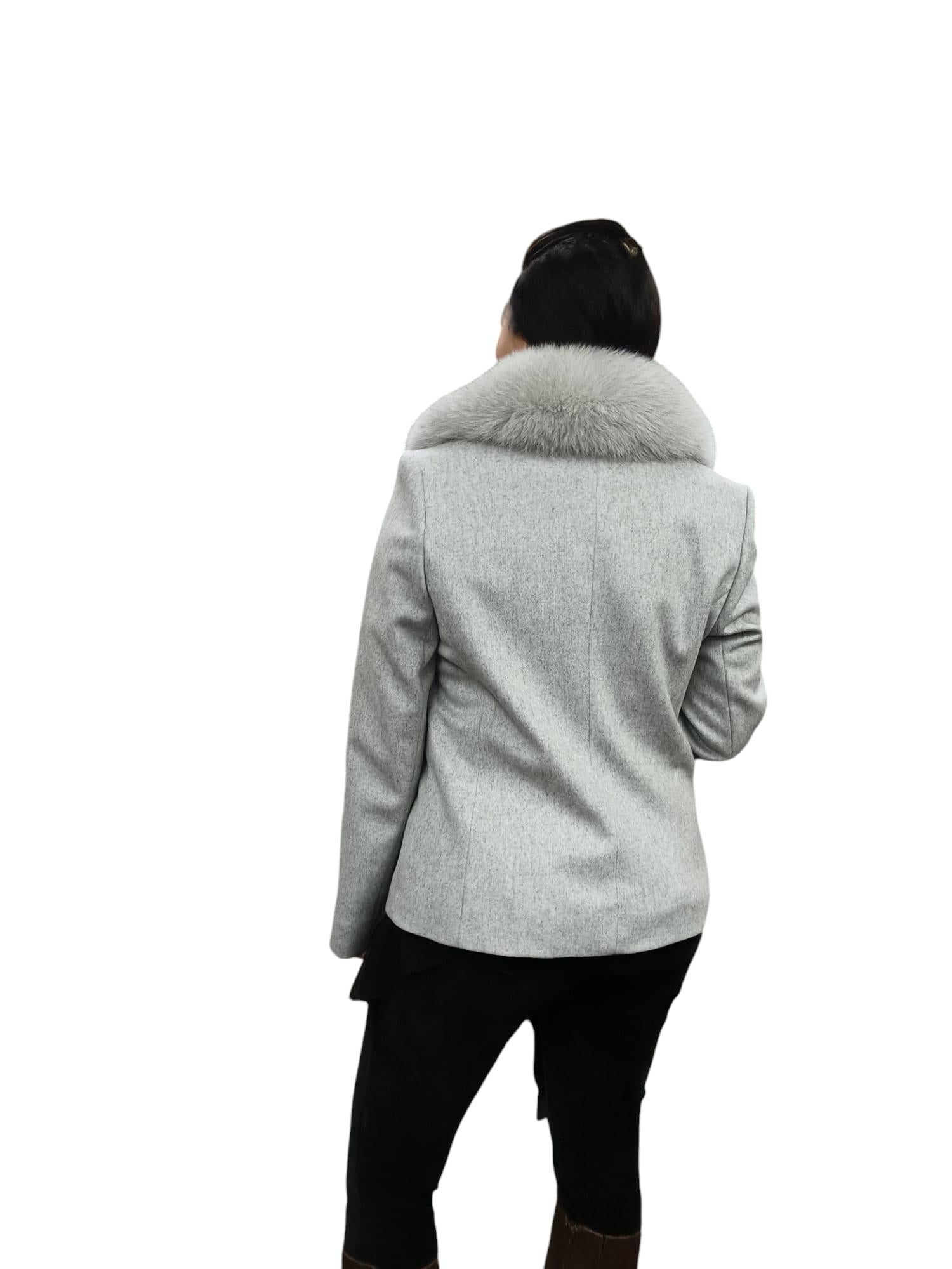 Brand new Loro Piana Gray coat fox fur collar For Sale 6
