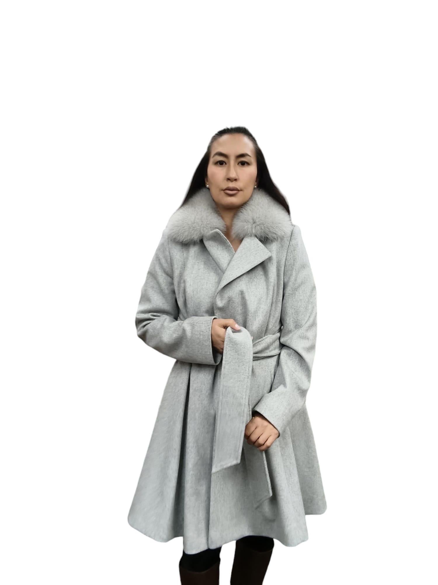 Brandneuer Loro Piana Grauer Mantel Fuchspelzkragen im Angebot 2