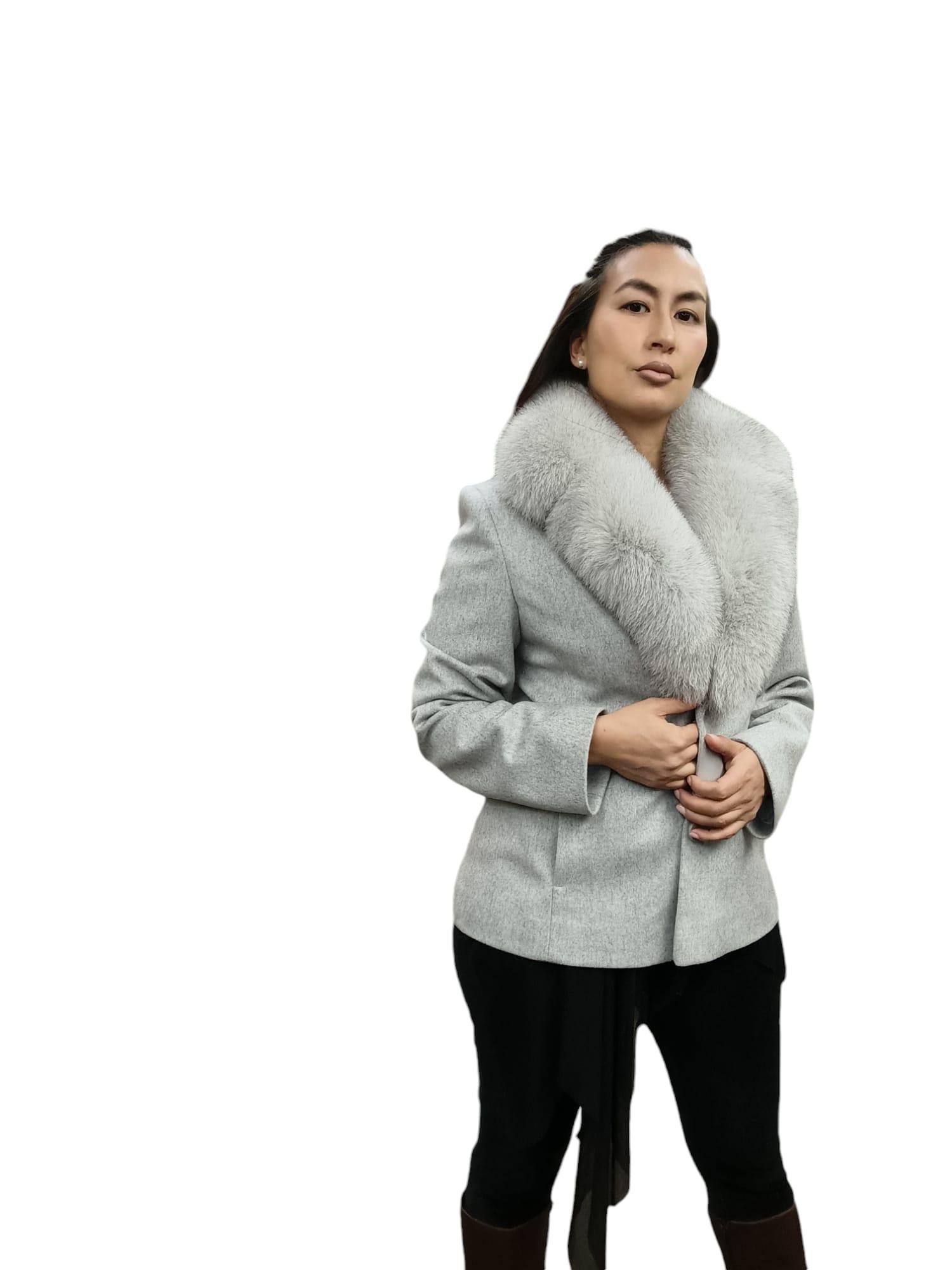 Brand new Loro Piana Gray coat fox fur collar For Sale 4