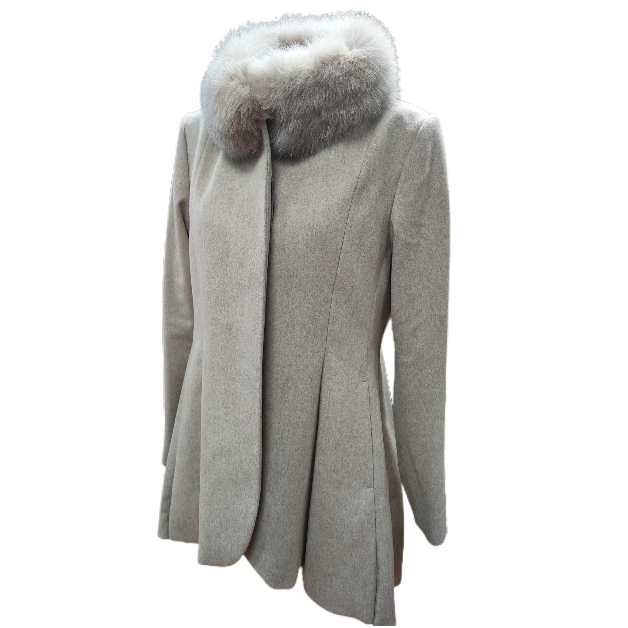 DESCRIPTION :  new Loro Piana grey wool with fox fur trim 
Comes in all sizes 
Length 
Bust

Stock number : 004LORO



