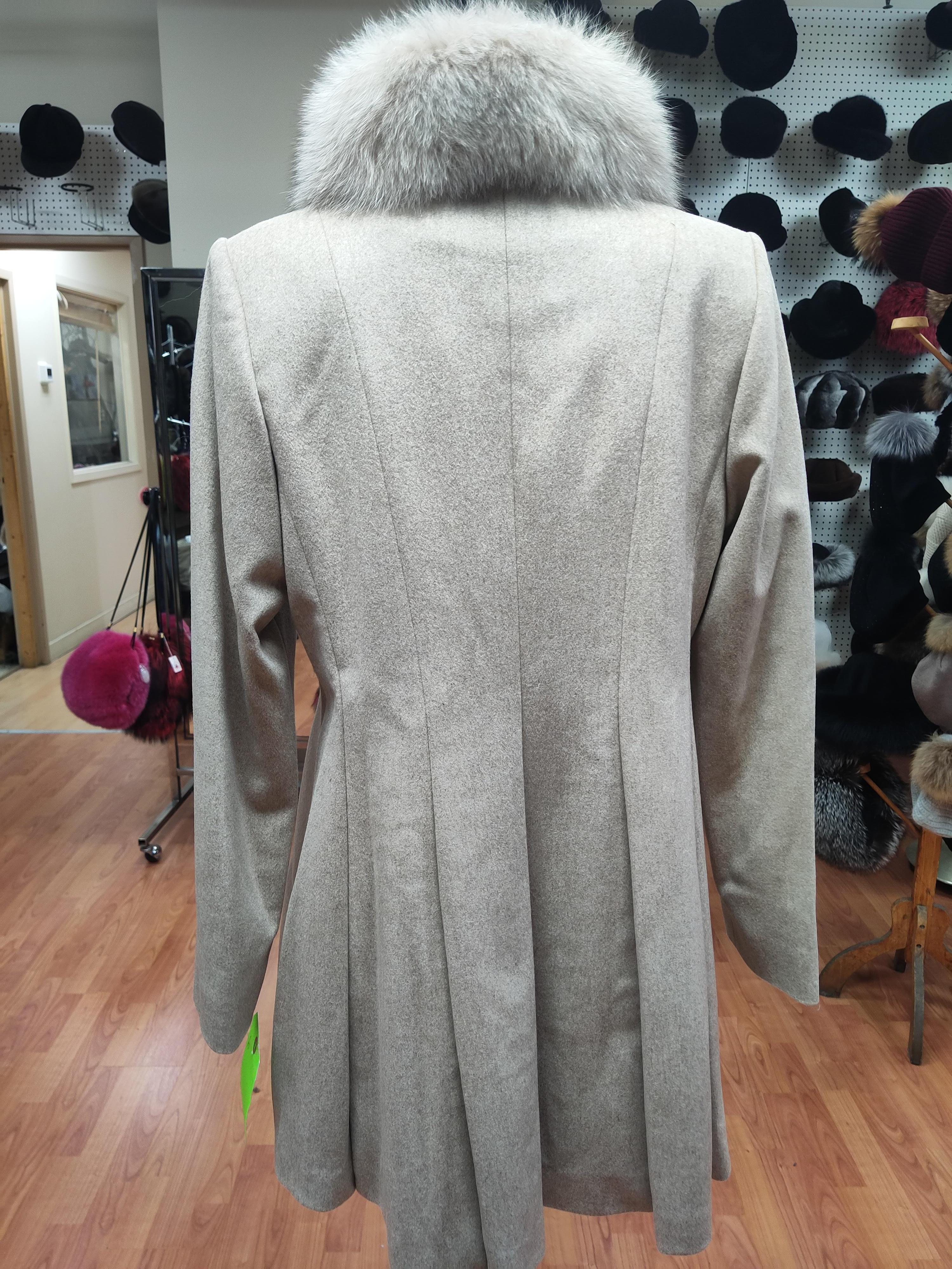 Brand new Loro Piana gray mix wool with fox fur trim 6-8-10-12 For Sale 2